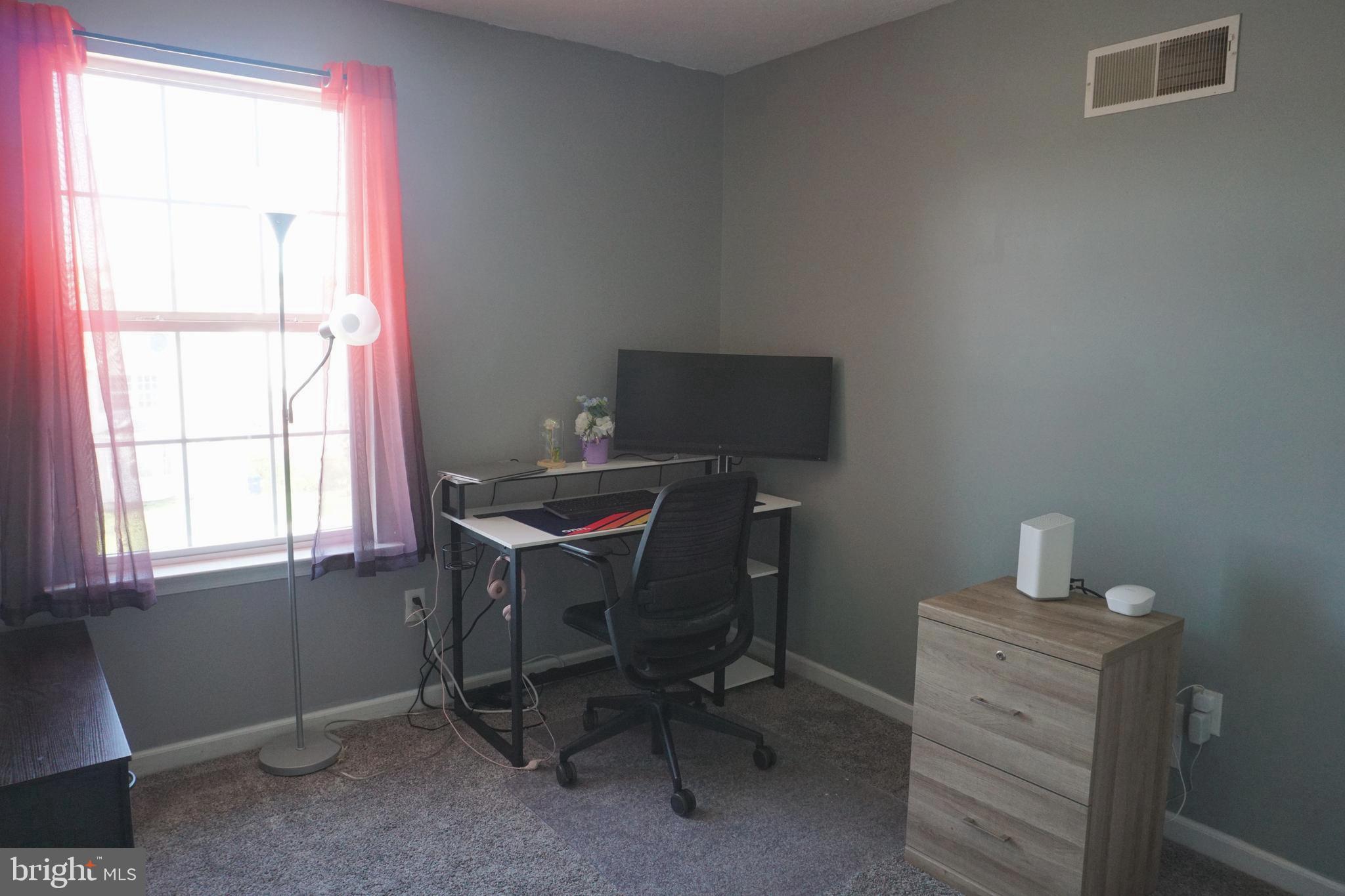 COLONIAL HILLS - Residential