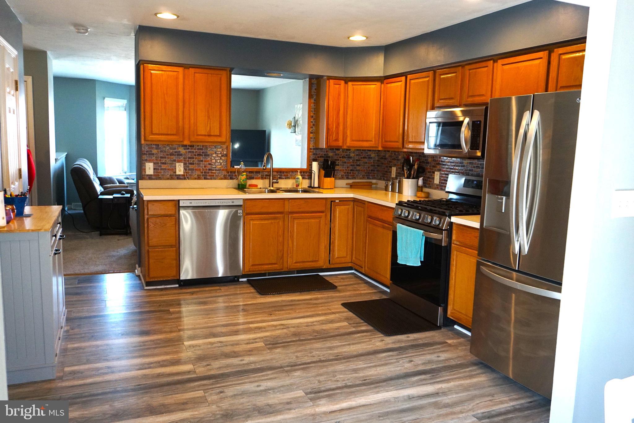 COLONIAL HILLS - Residential