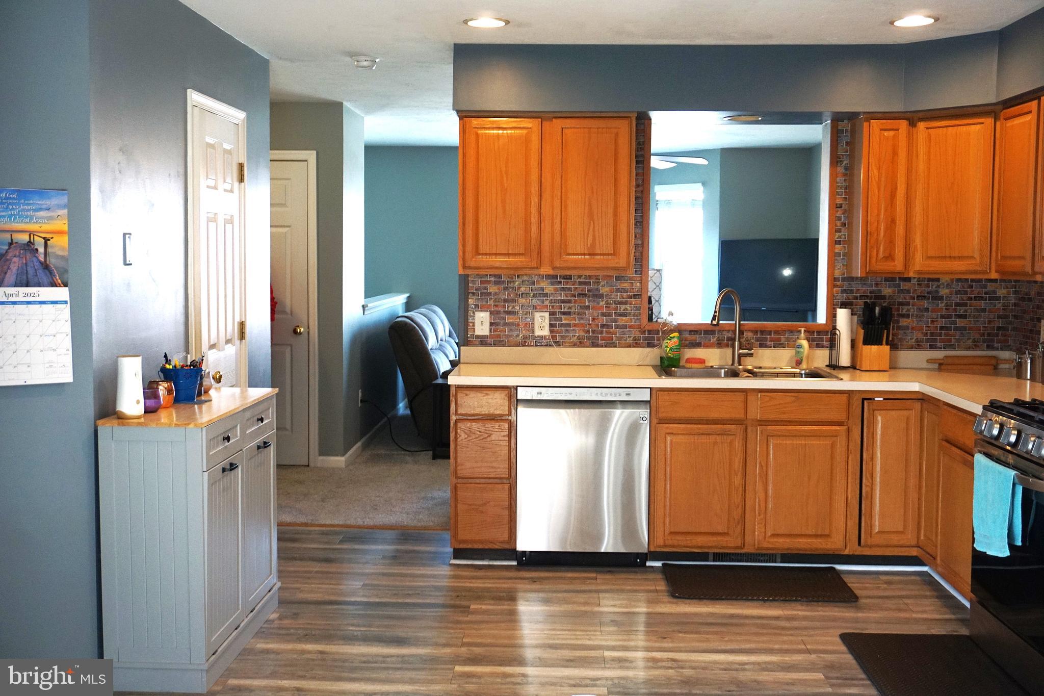 COLONIAL HILLS - Residential