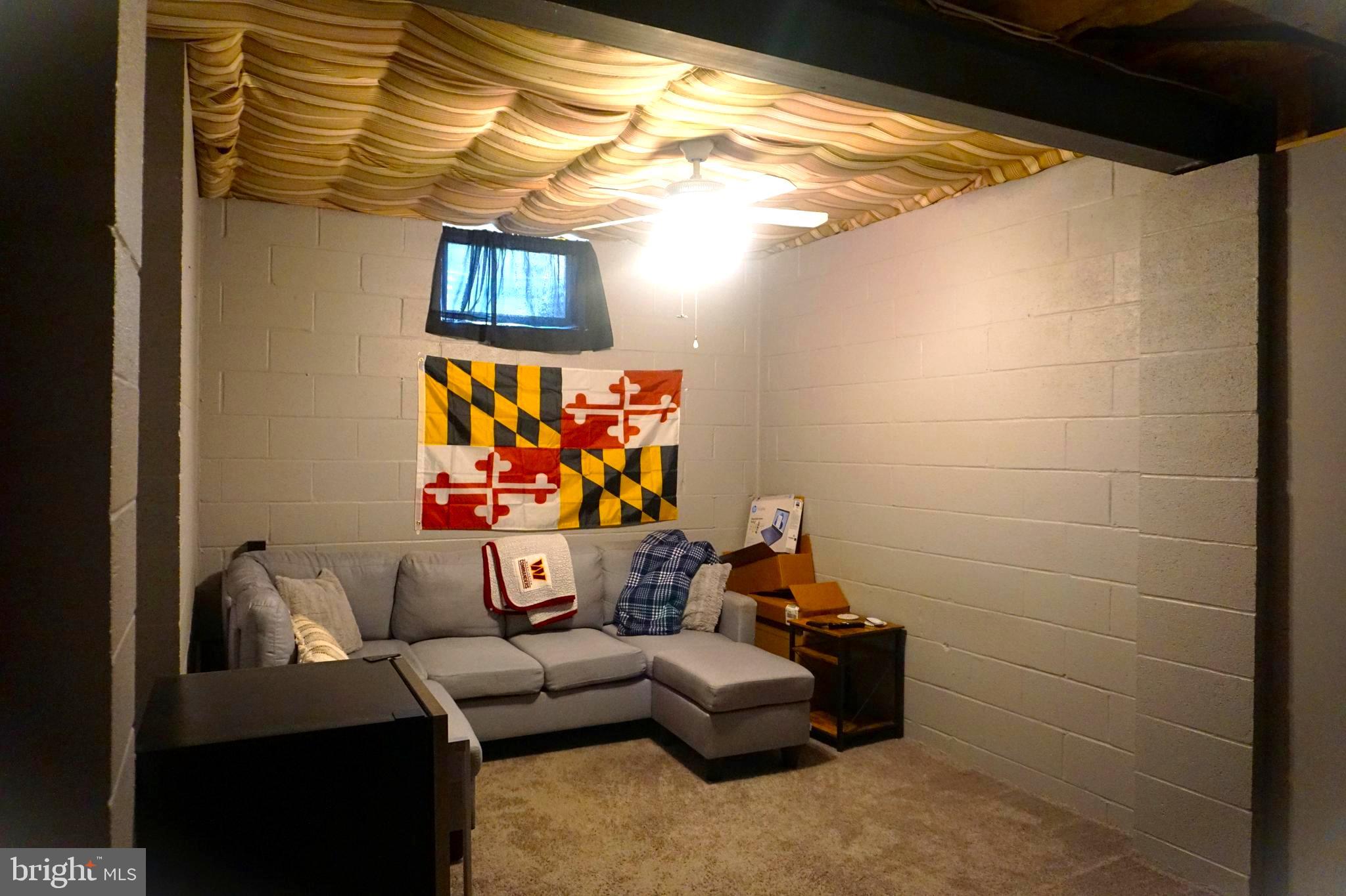 COLONIAL HILLS - Residential