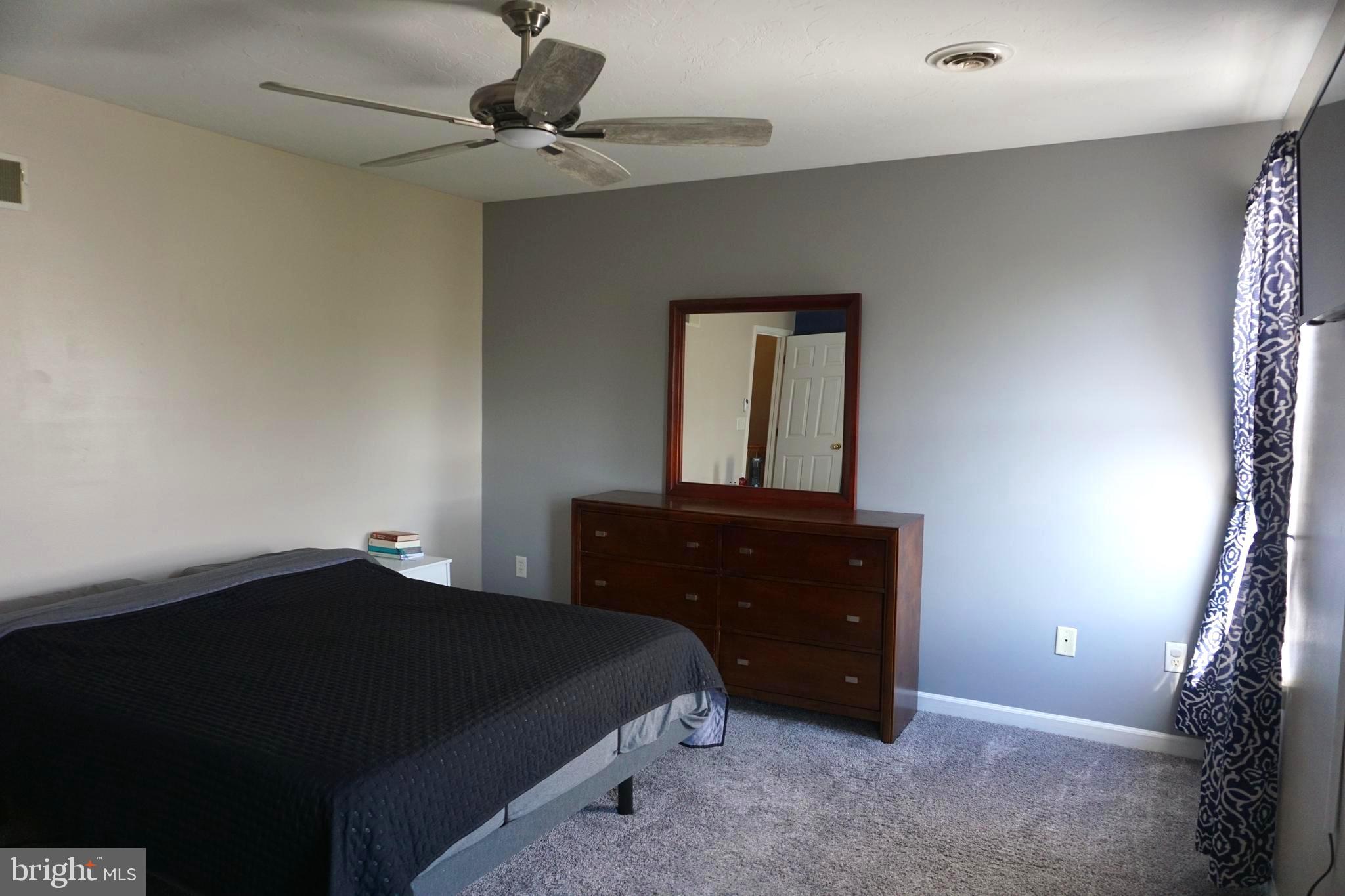 COLONIAL HILLS - Residential