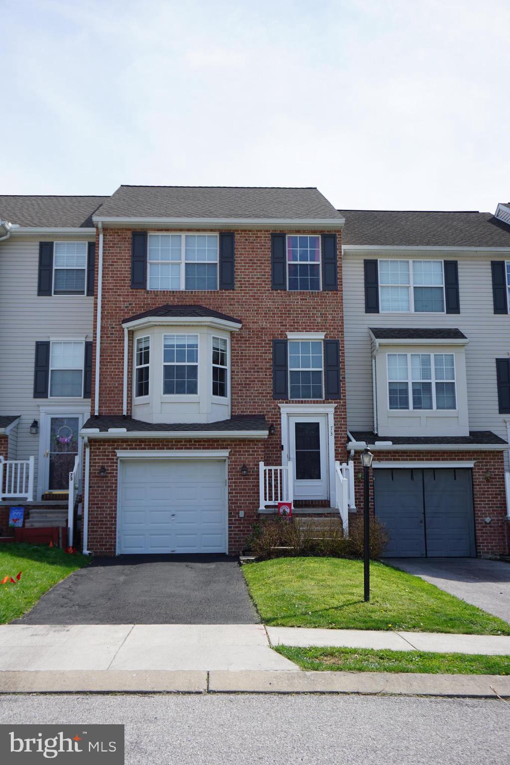 COLONIAL HILLS - Residential