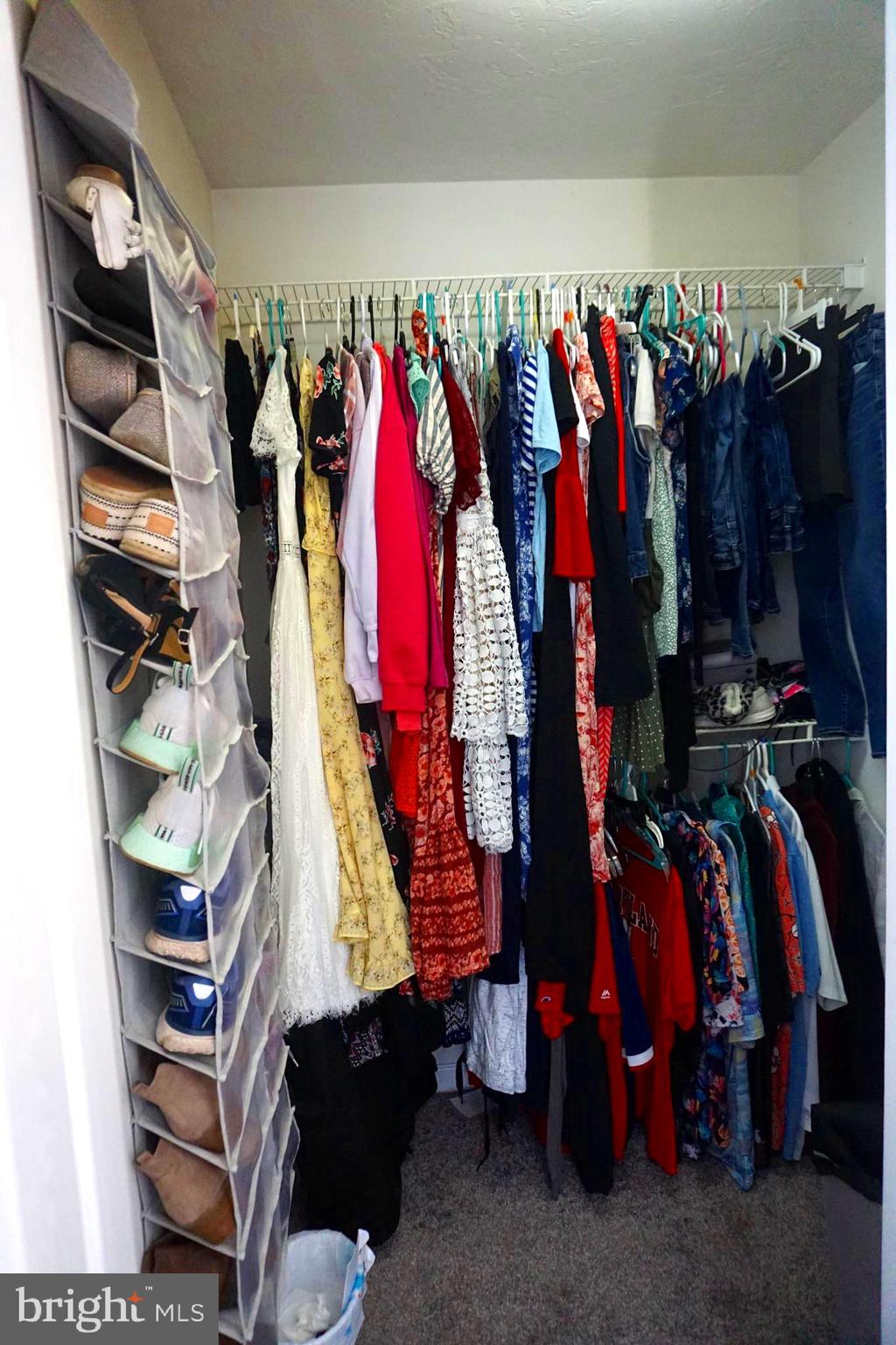 COLONIAL HILLS - Residential