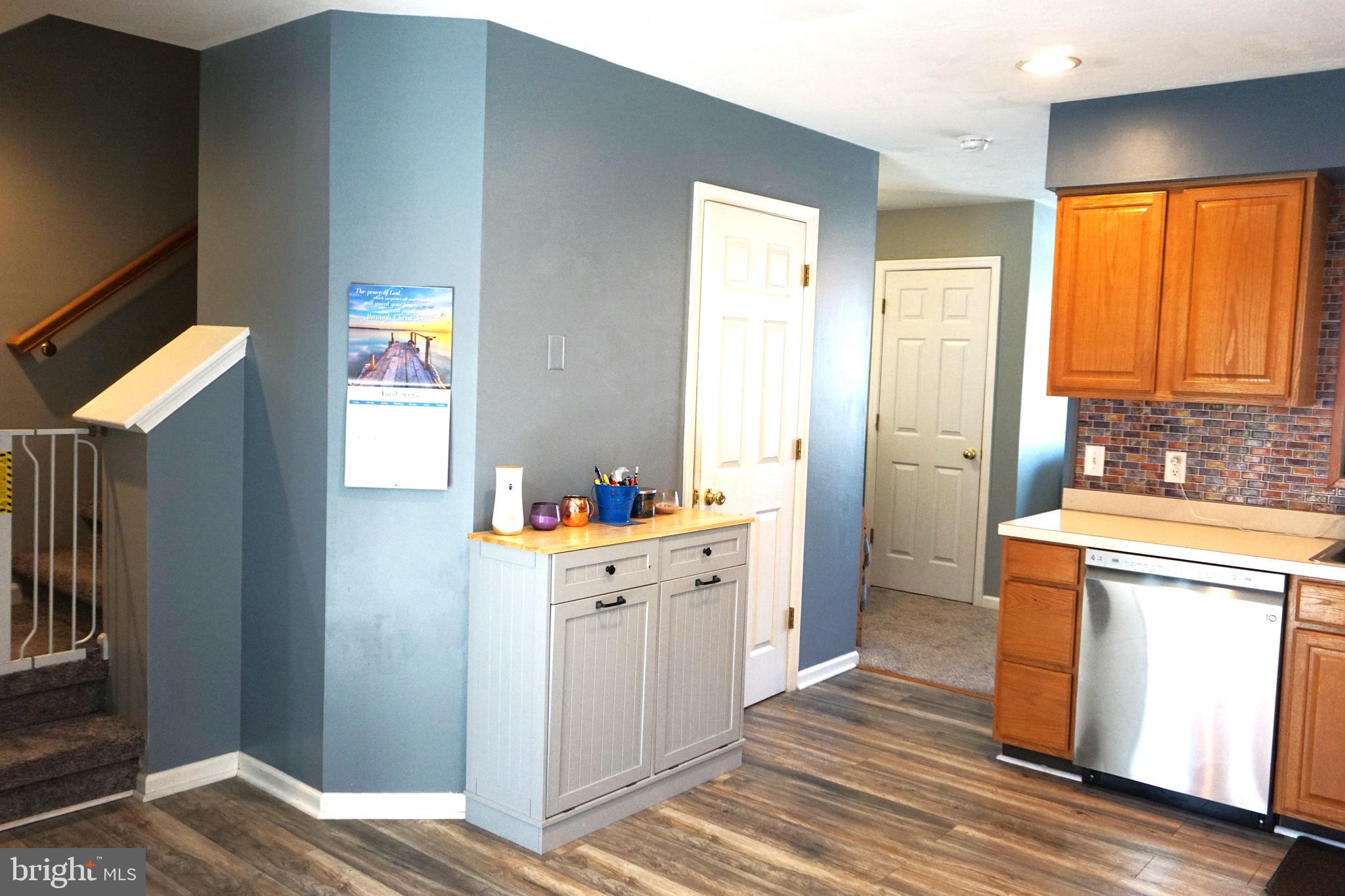 COLONIAL HILLS - Residential