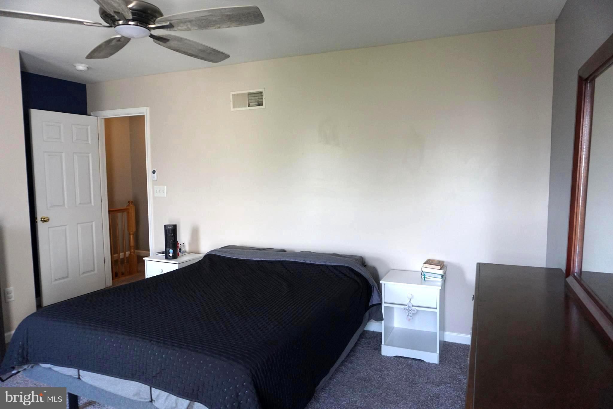 COLONIAL HILLS - Residential