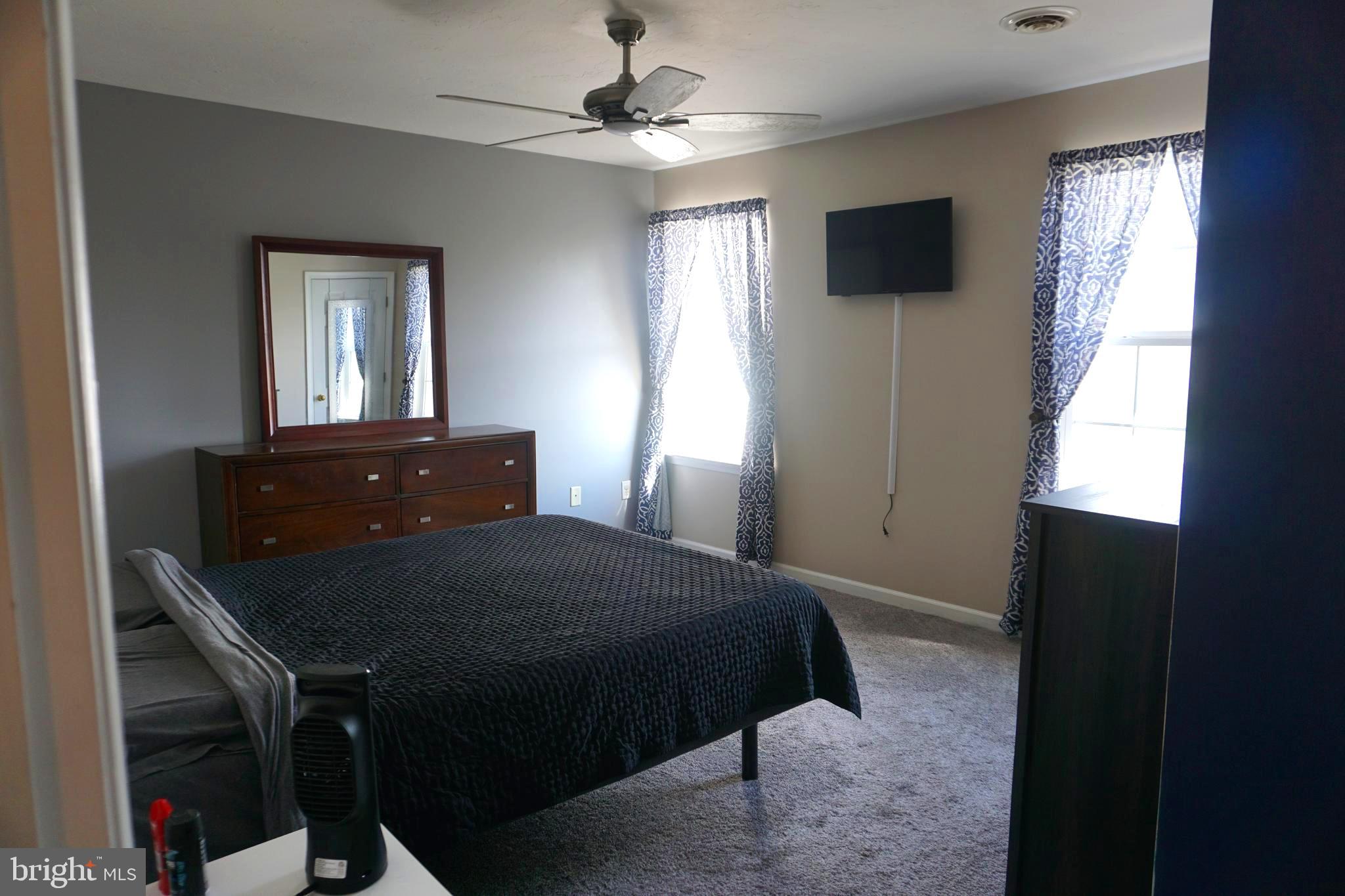 COLONIAL HILLS - Residential