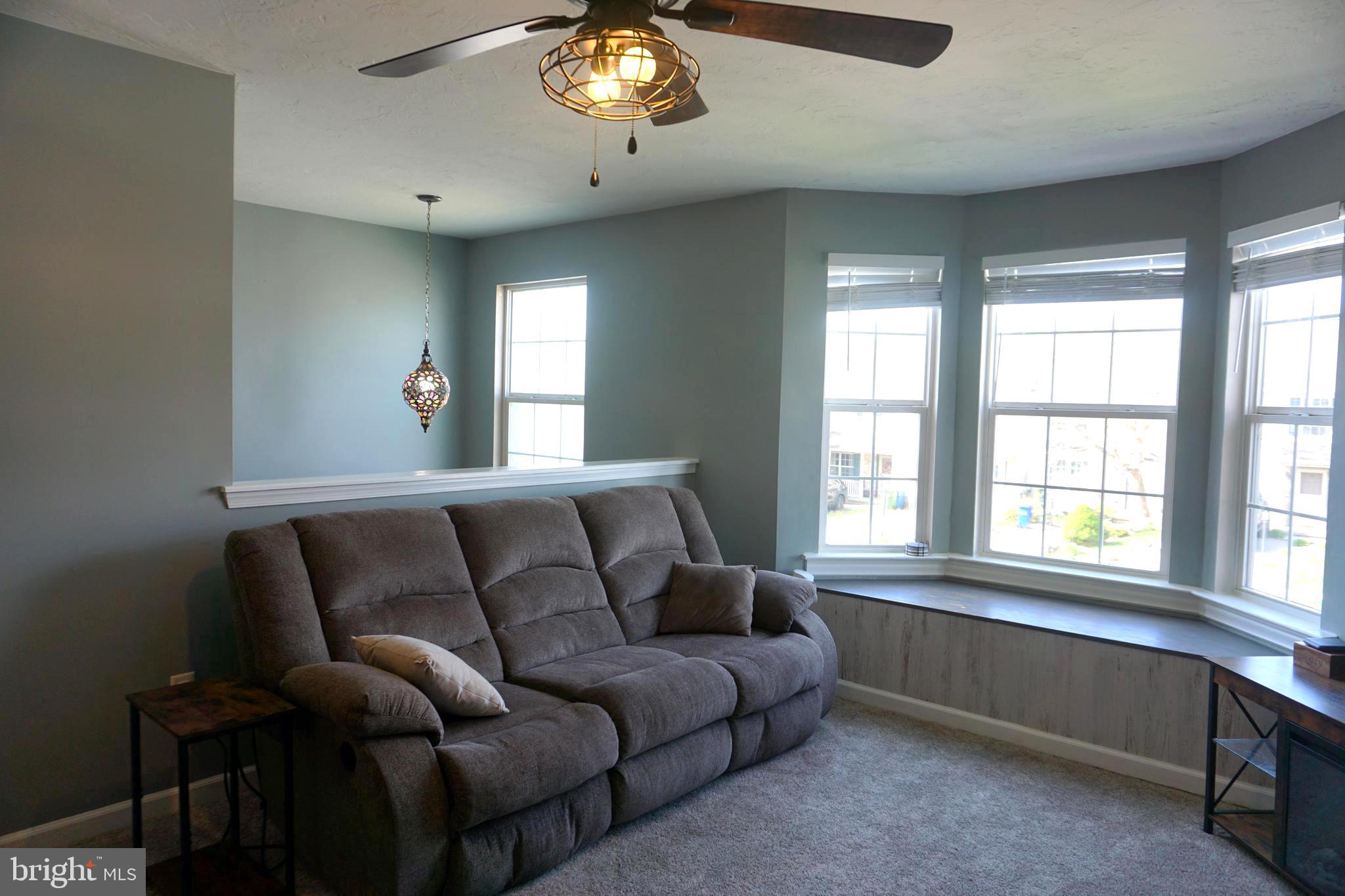 COLONIAL HILLS - Residential