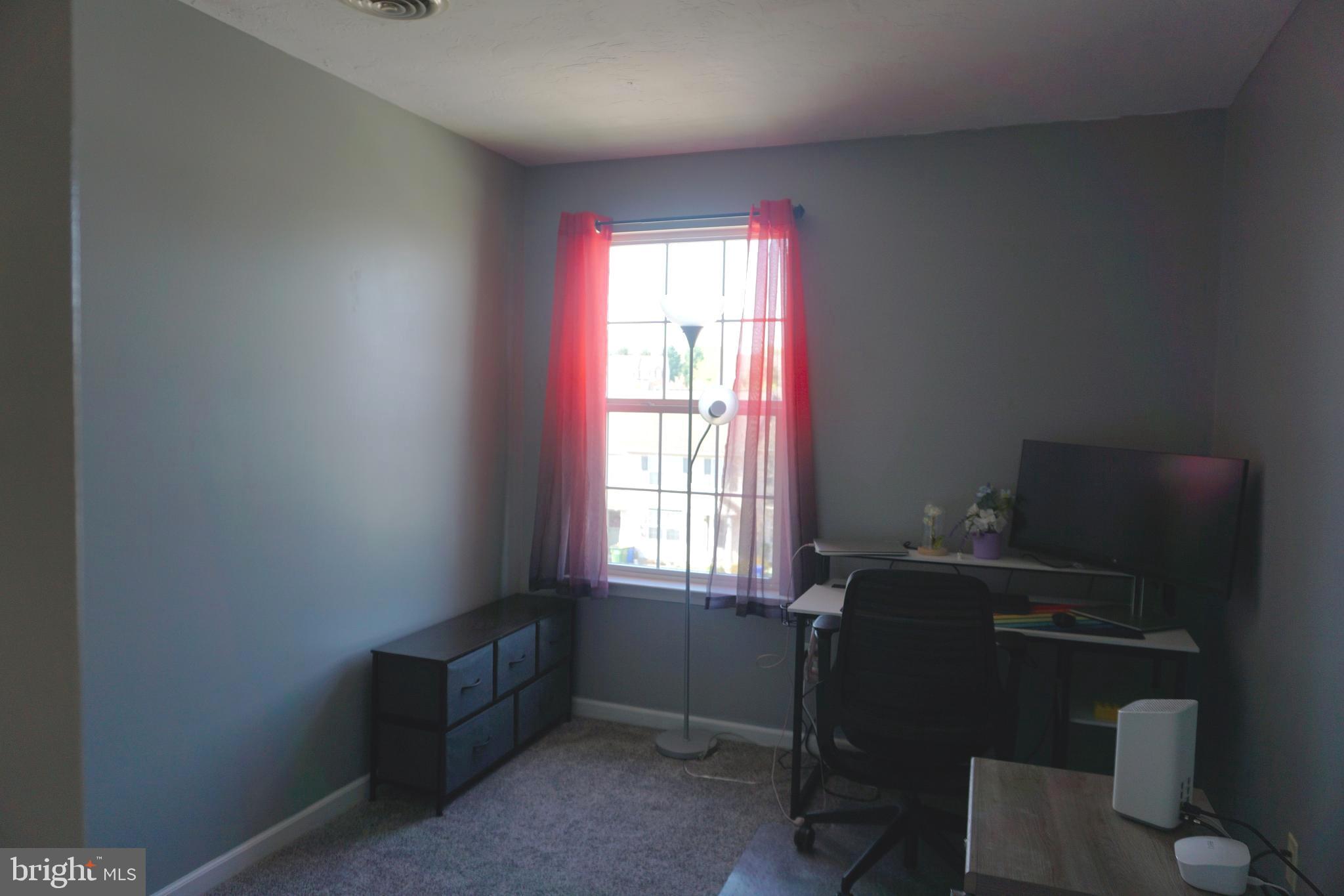 COLONIAL HILLS - Residential