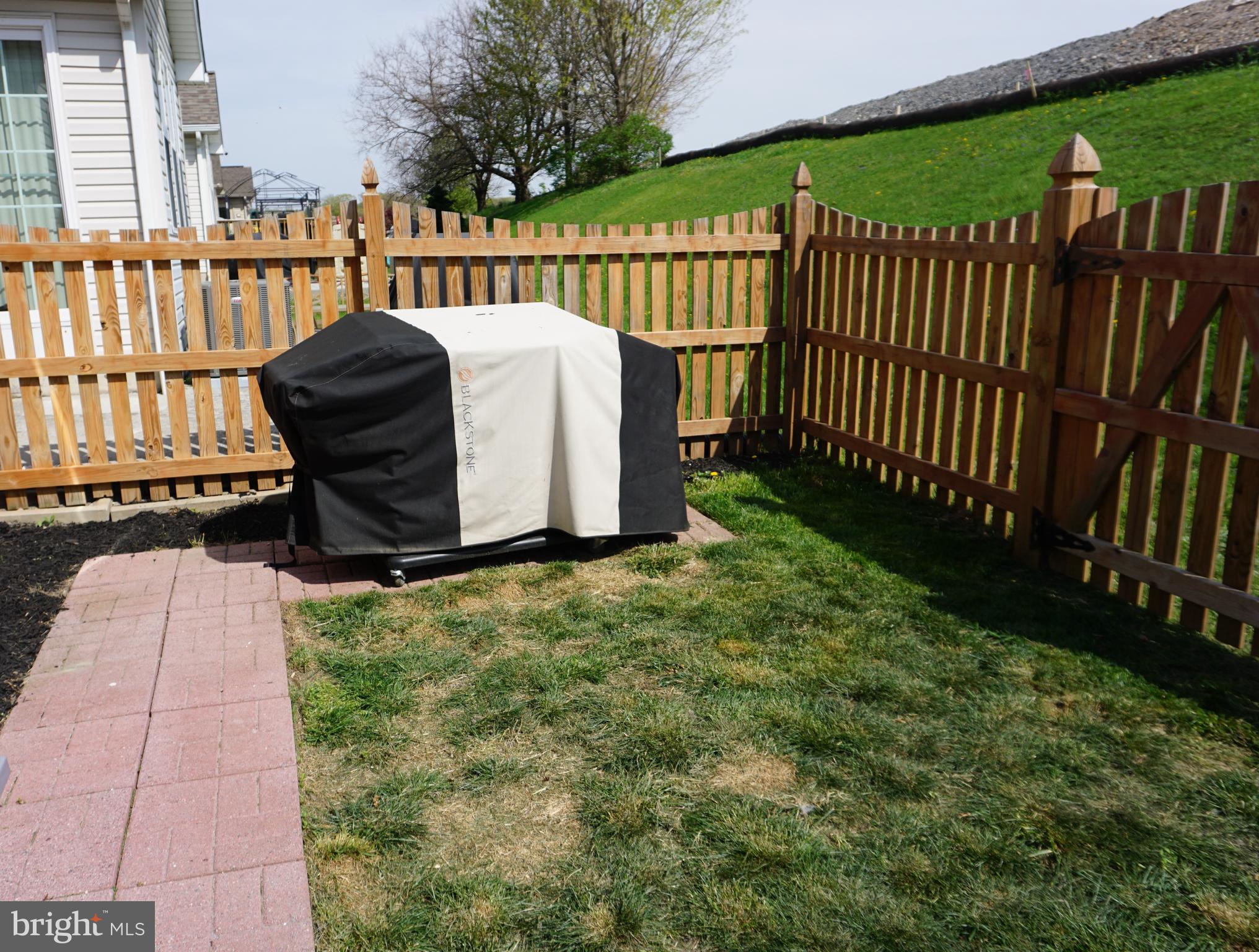 COLONIAL HILLS - Residential