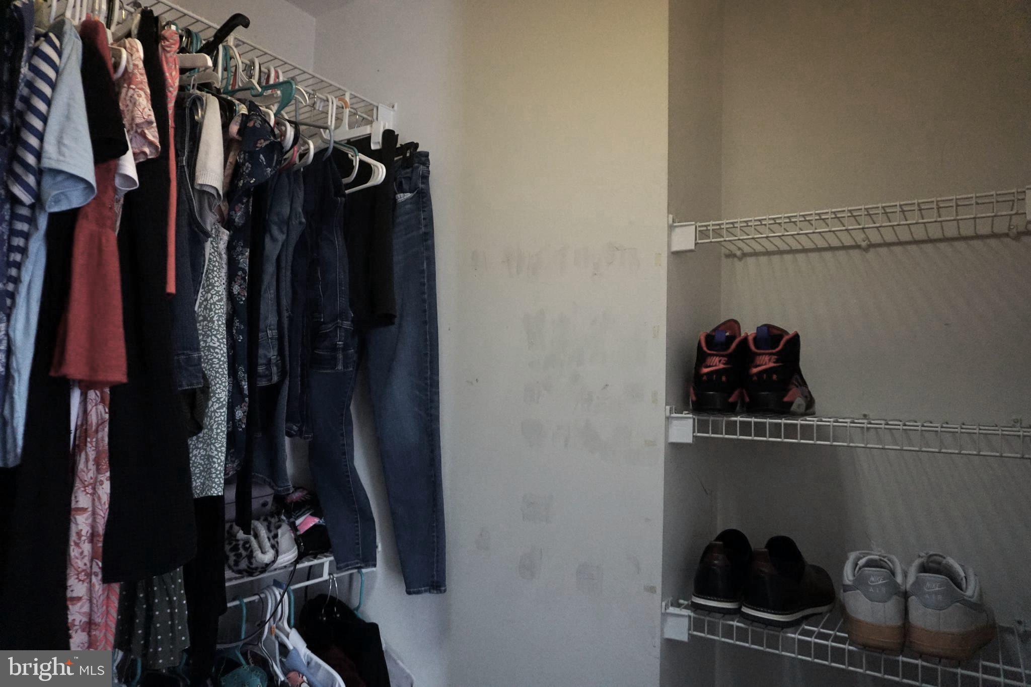 COLONIAL HILLS - Residential