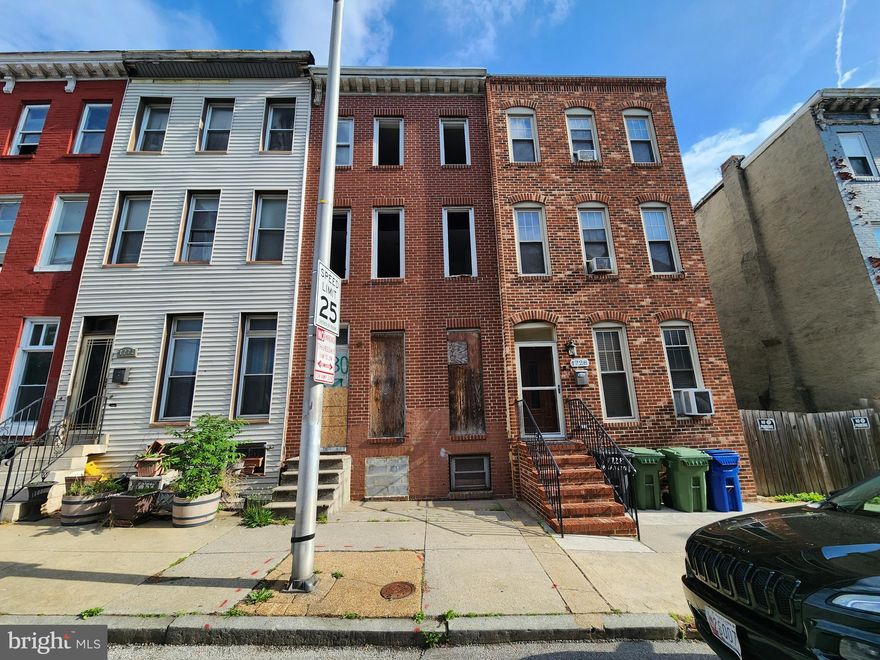 HOUSING AUTHORITY OF BALTIMORE CITY OFFICIAL ONLINE AUCTION. Bidding begins 5/23/2025 @ 10:00 AM. Bidding ends 5/27/2025 @ 11:25 AM. List Price is Suggested Opening Bid. Deposit: $5,000. Deposit to increase to 10% of the purchase price within 48 hours of the auction ending, if applicable. This 3-story townhouse is located in the Franklin Square neighborhood of Baltimore. The area is conveniently situated near several notable locations, including the West Baltimore MARC Station and Grace Medical Center. The nearest major traffic artery, N Fulton Ave, provides easy access to the rest of the city.