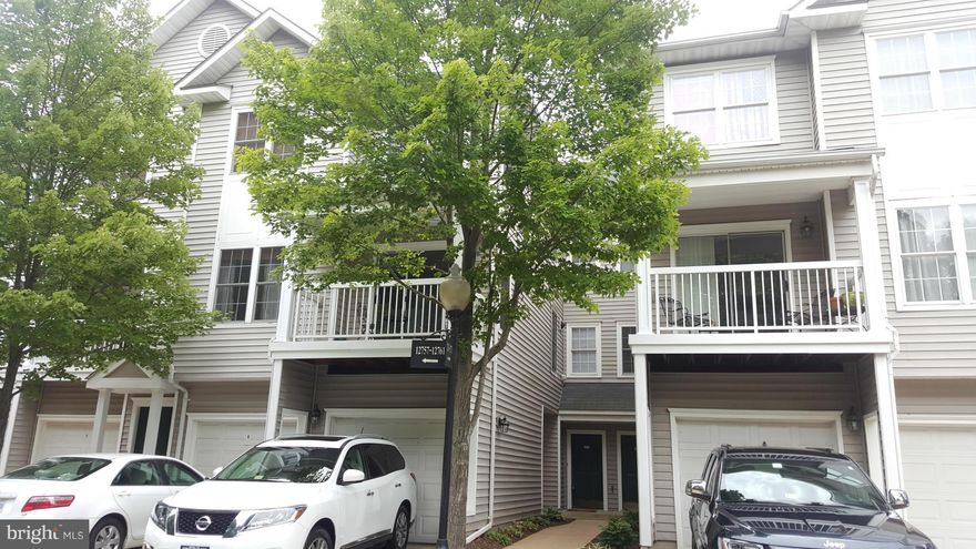 Wonderful and Spacious 1 bedroom 1 bath condo in the heart of Fair Lakes.  Wood Floors!  Attached garage with driveway!  Great view of pool!  Gated Community that features a pool, 24 hour gym, barbeque area, car wash area, and clubhouse.  Walk to all kinds of shopping and dining.  You will not be disappointed!