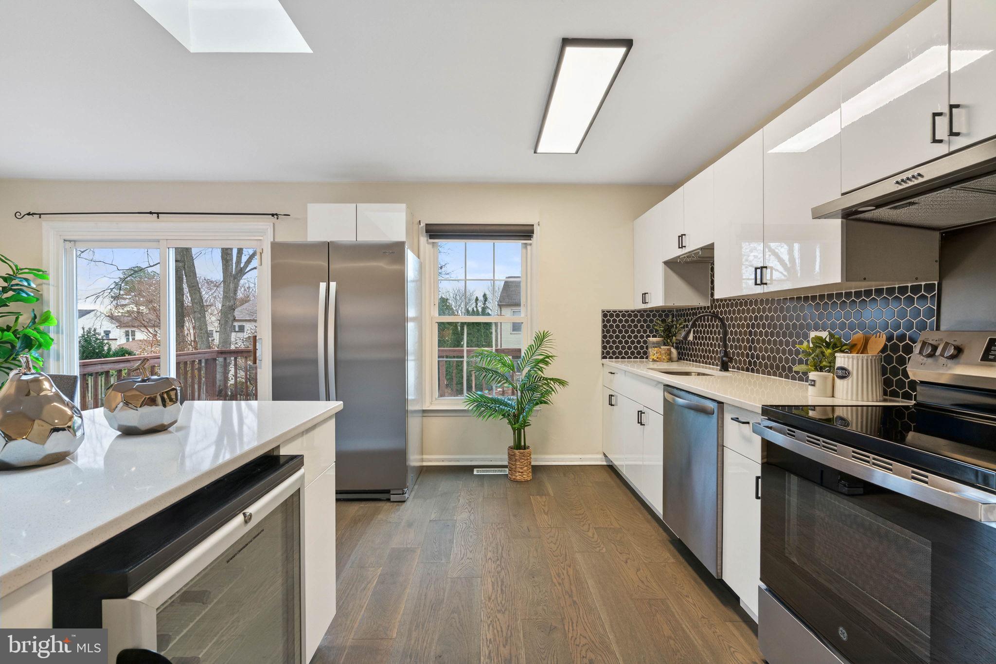 KINGSTON CHASE - Residential