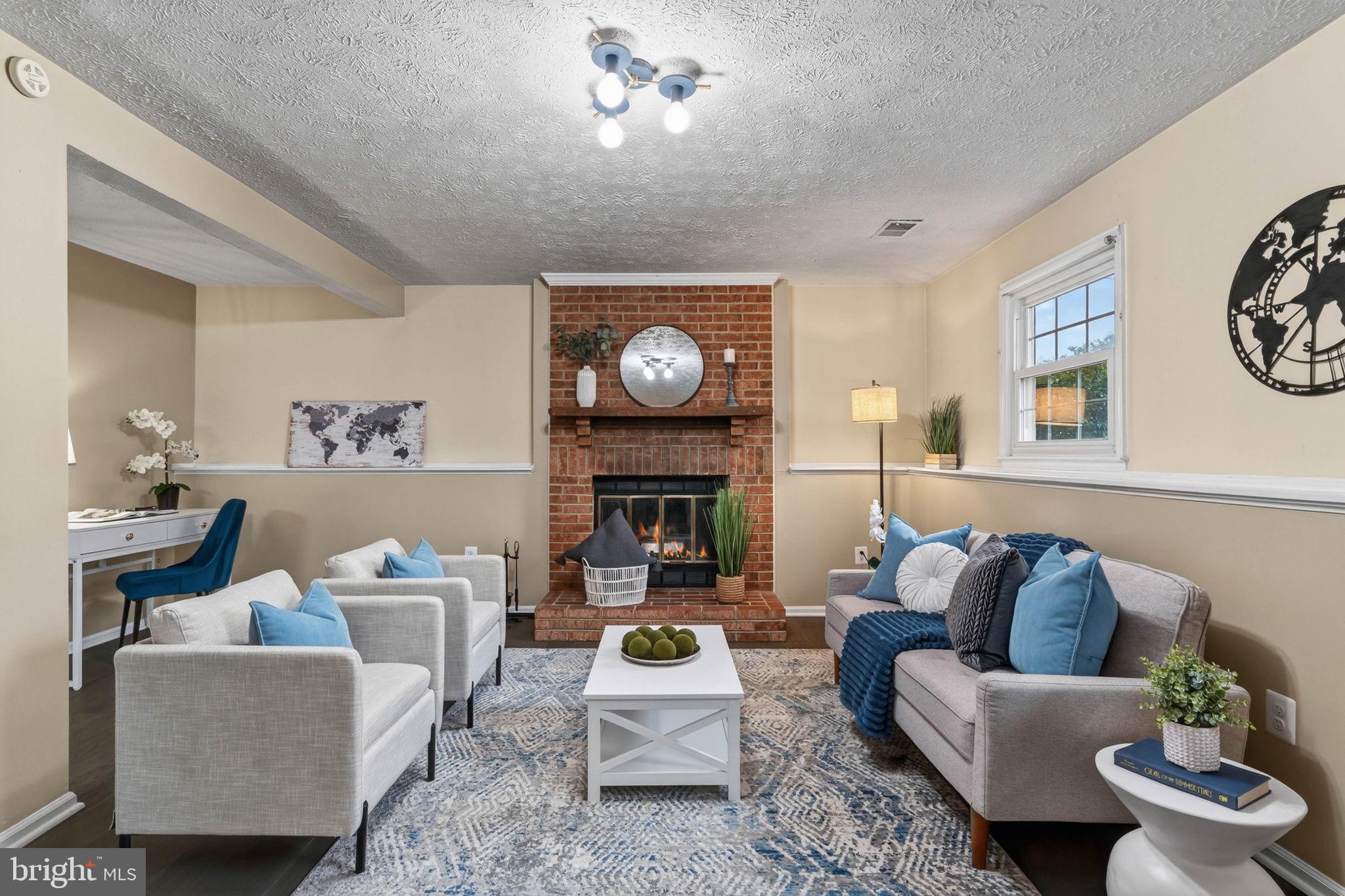 KINGSTON CHASE - Residential