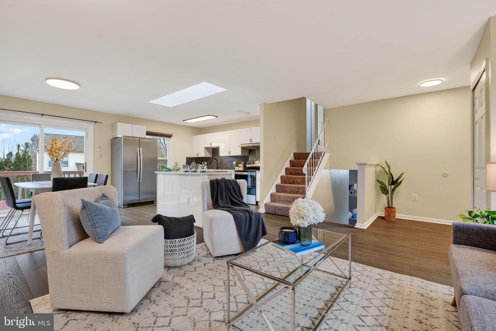 KINGSTON CHASE - Residential