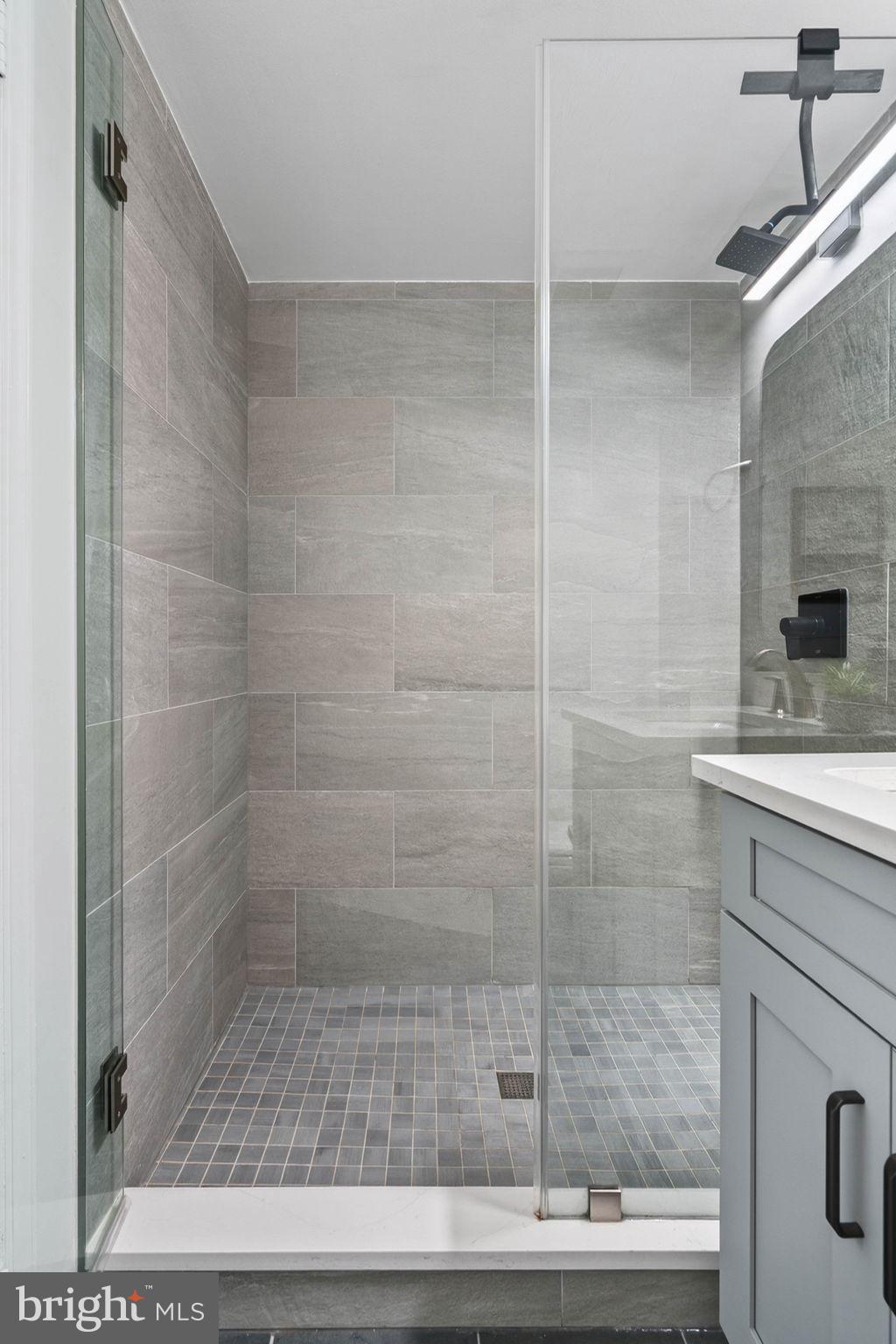 KINGSTON CHASE - Residential