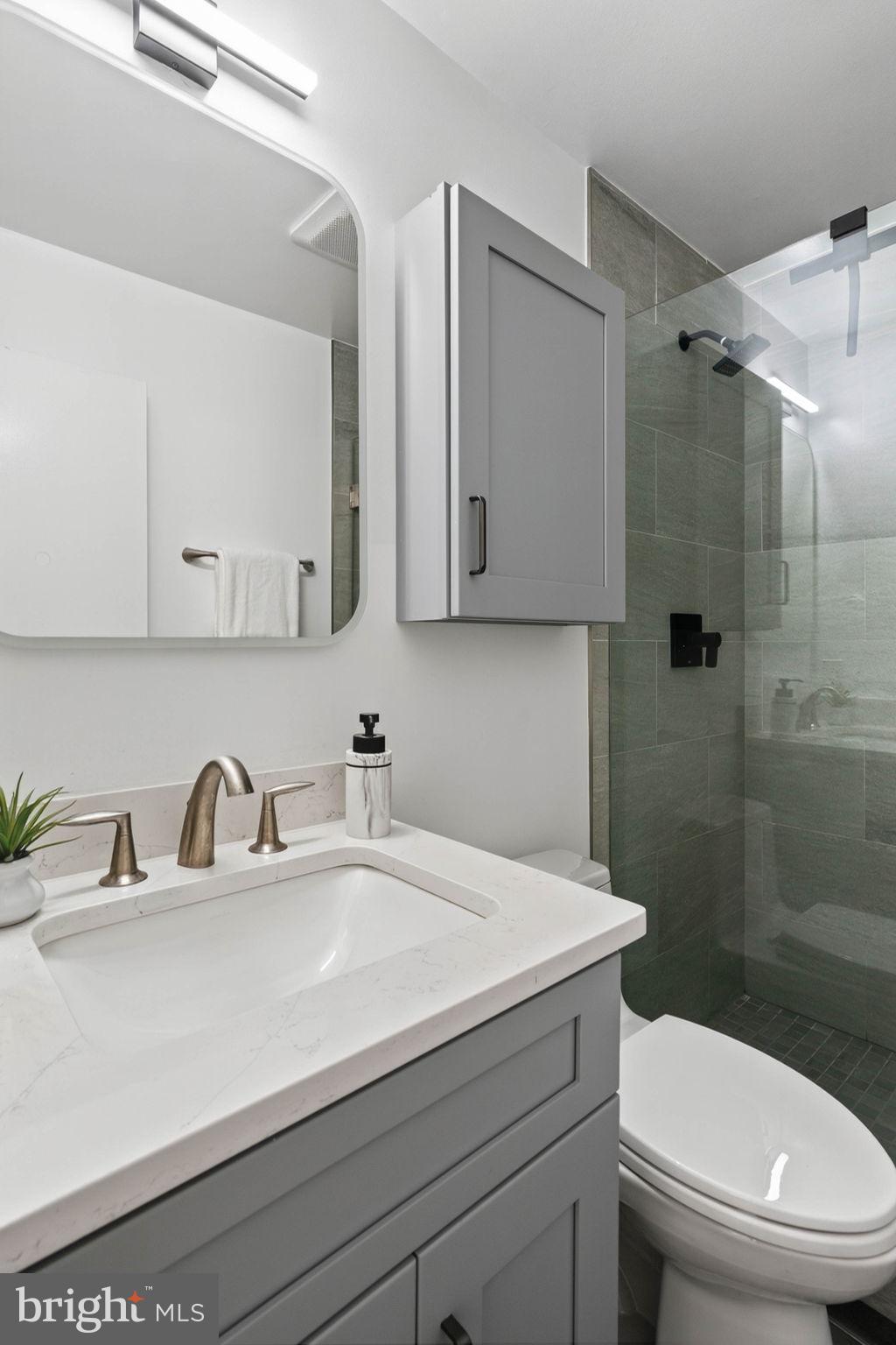 KINGSTON CHASE - Residential