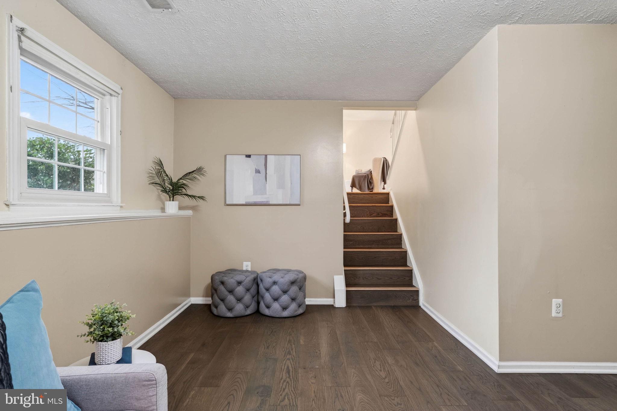 KINGSTON CHASE - Residential