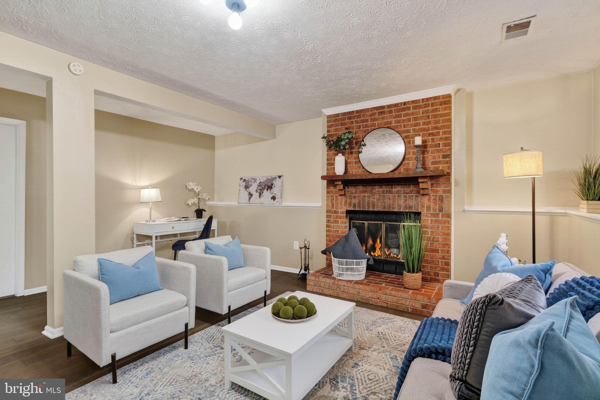 KINGSTON CHASE - Residential