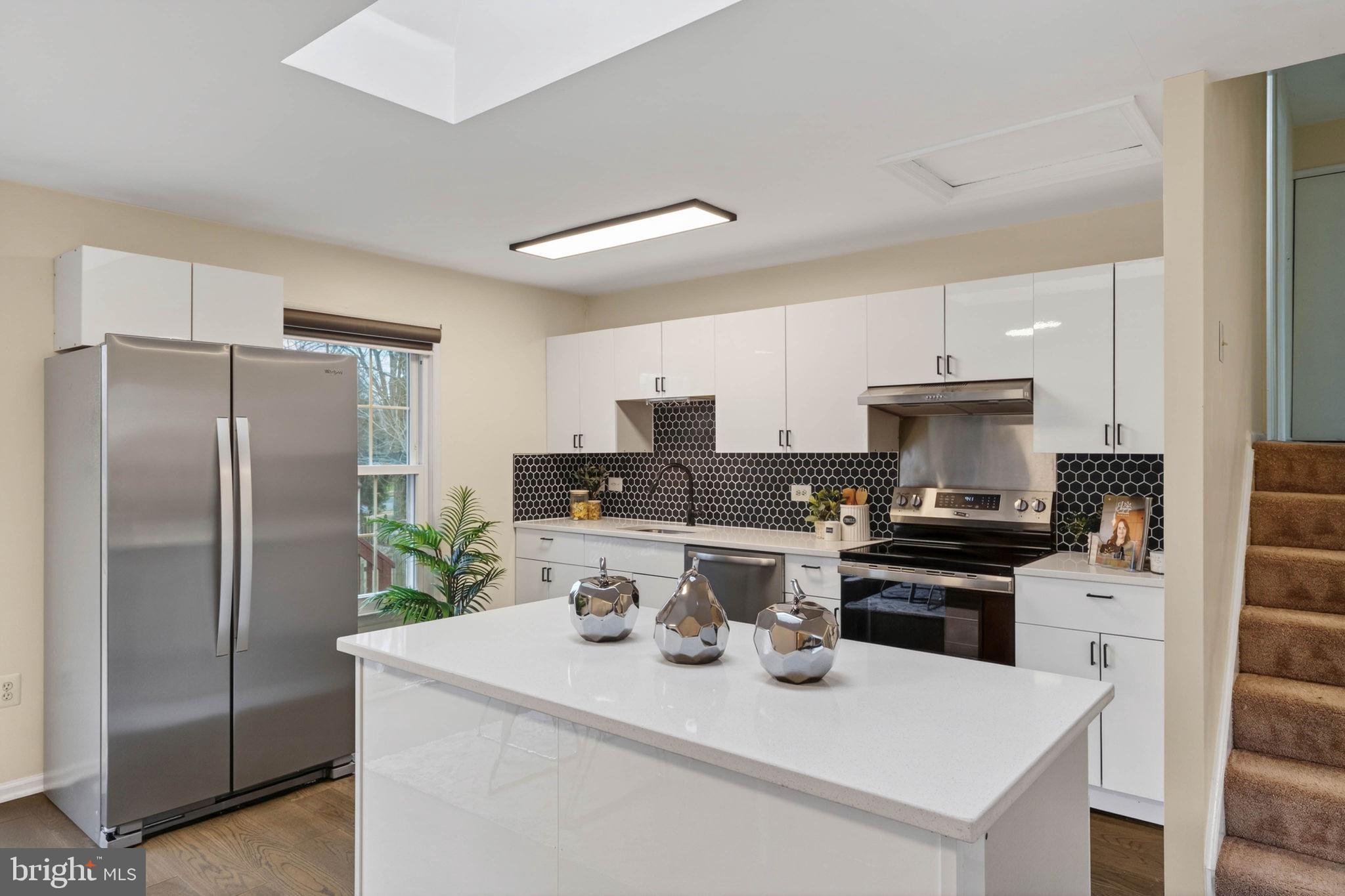 KINGSTON CHASE - Residential