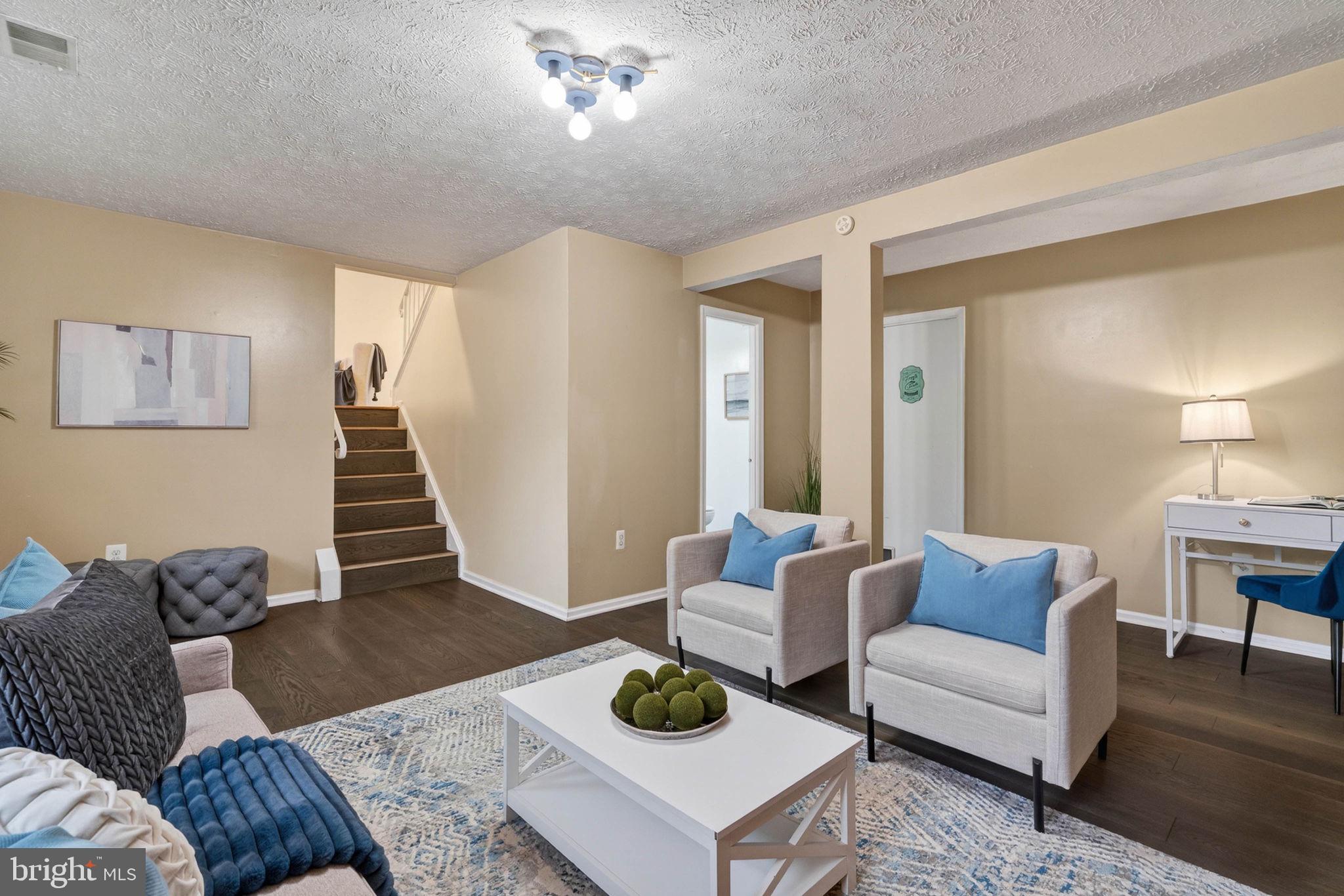 KINGSTON CHASE - Residential