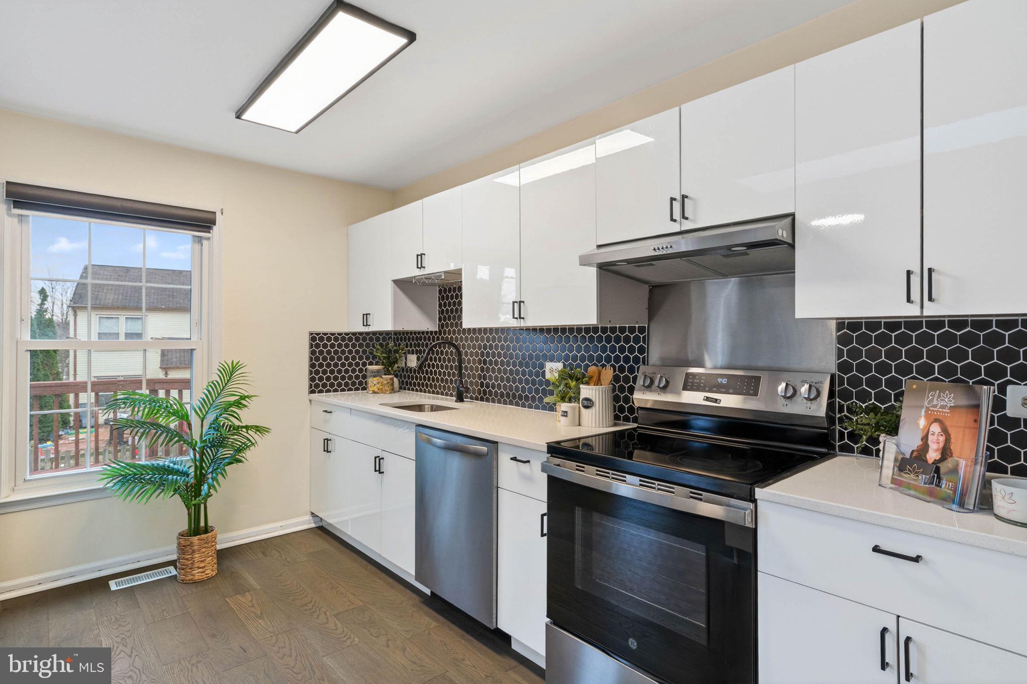 KINGSTON CHASE - Residential