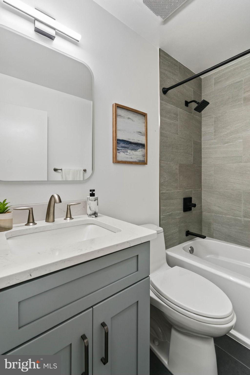 KINGSTON CHASE - Residential