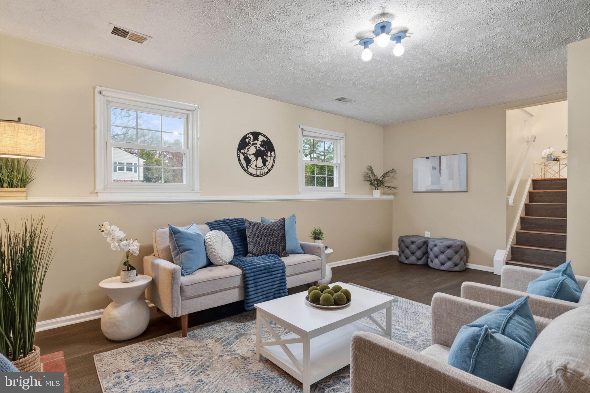 KINGSTON CHASE - Residential