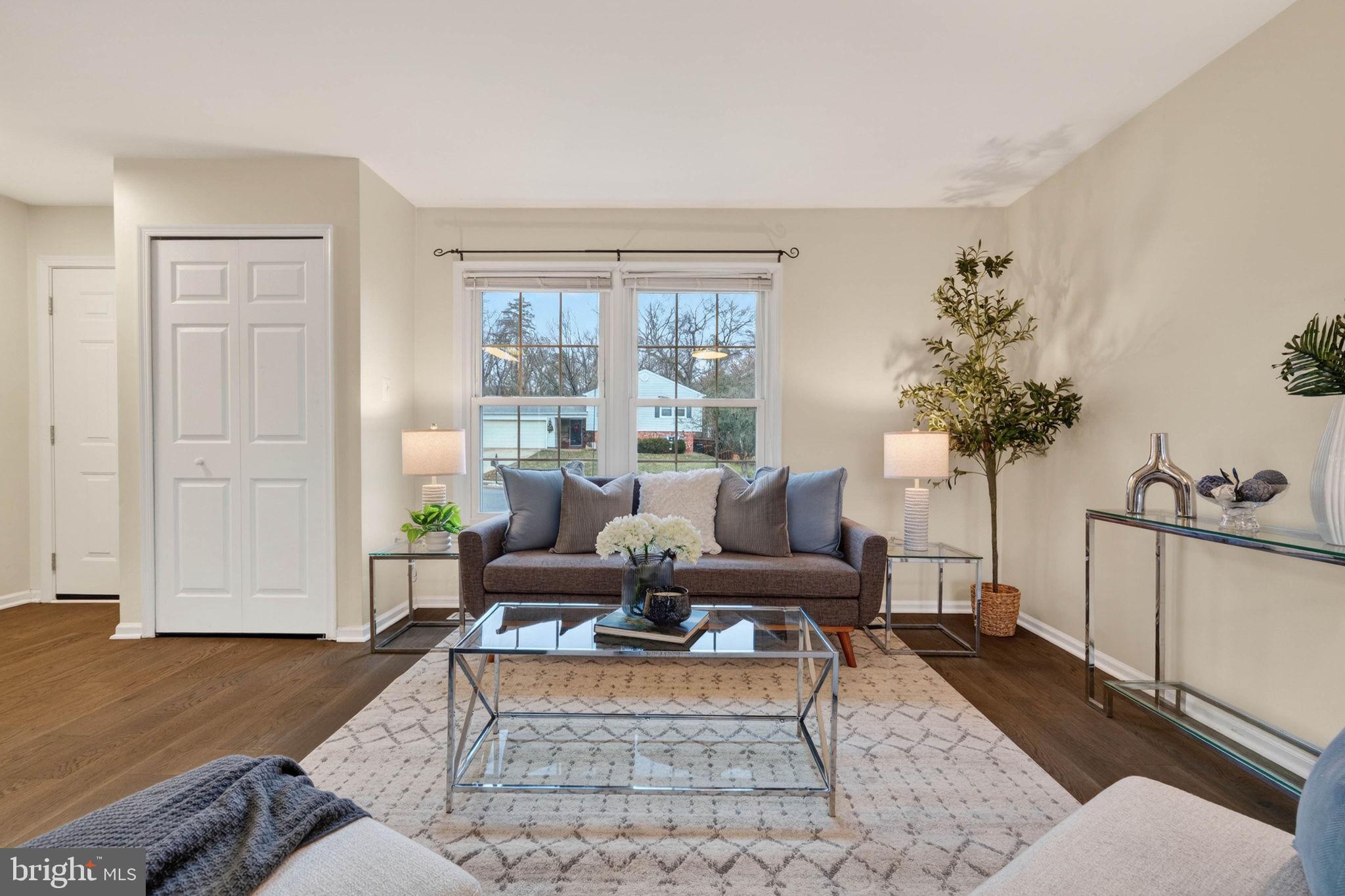 KINGSTON CHASE - Residential