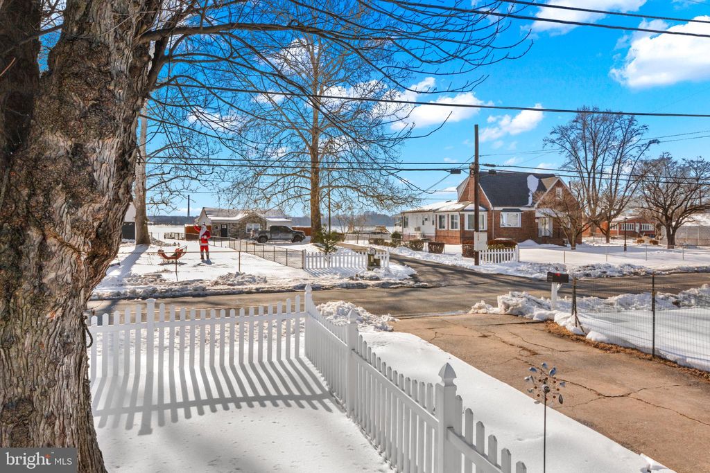 Photo of 315 Riverside Drive, BALTIMORE, MD 21221 (MLS # MDBC2150480)