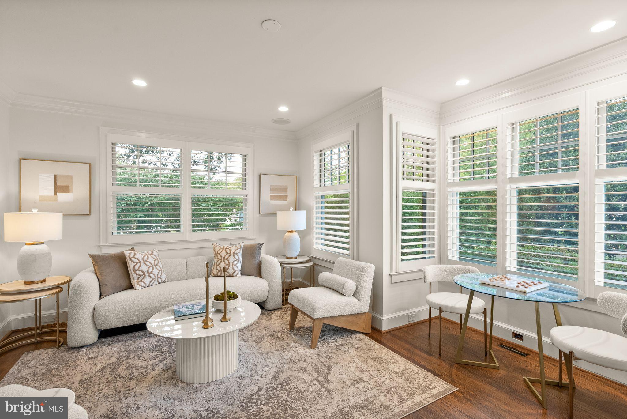 LYON VILLAGE - Residential