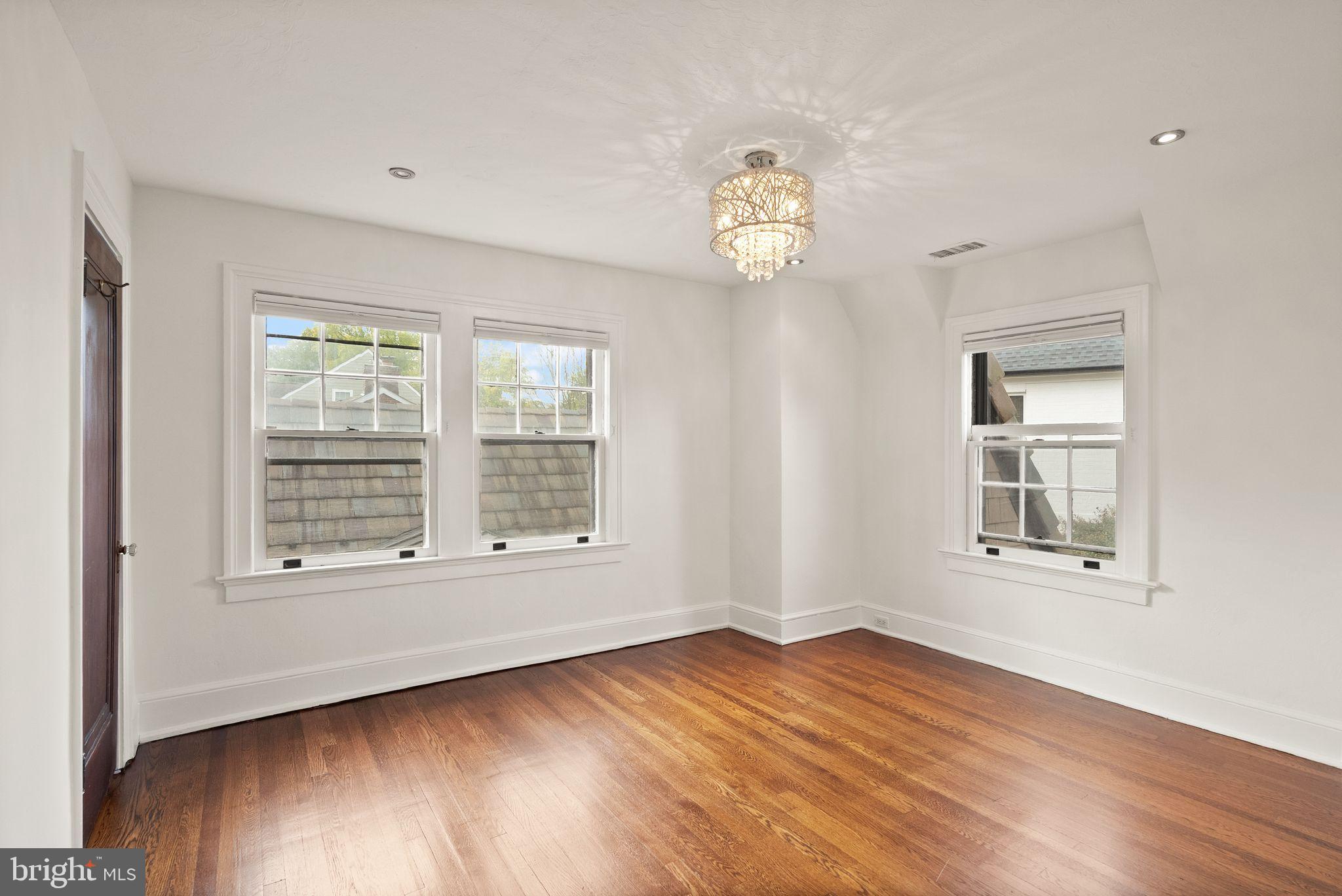 LYON VILLAGE - Residential