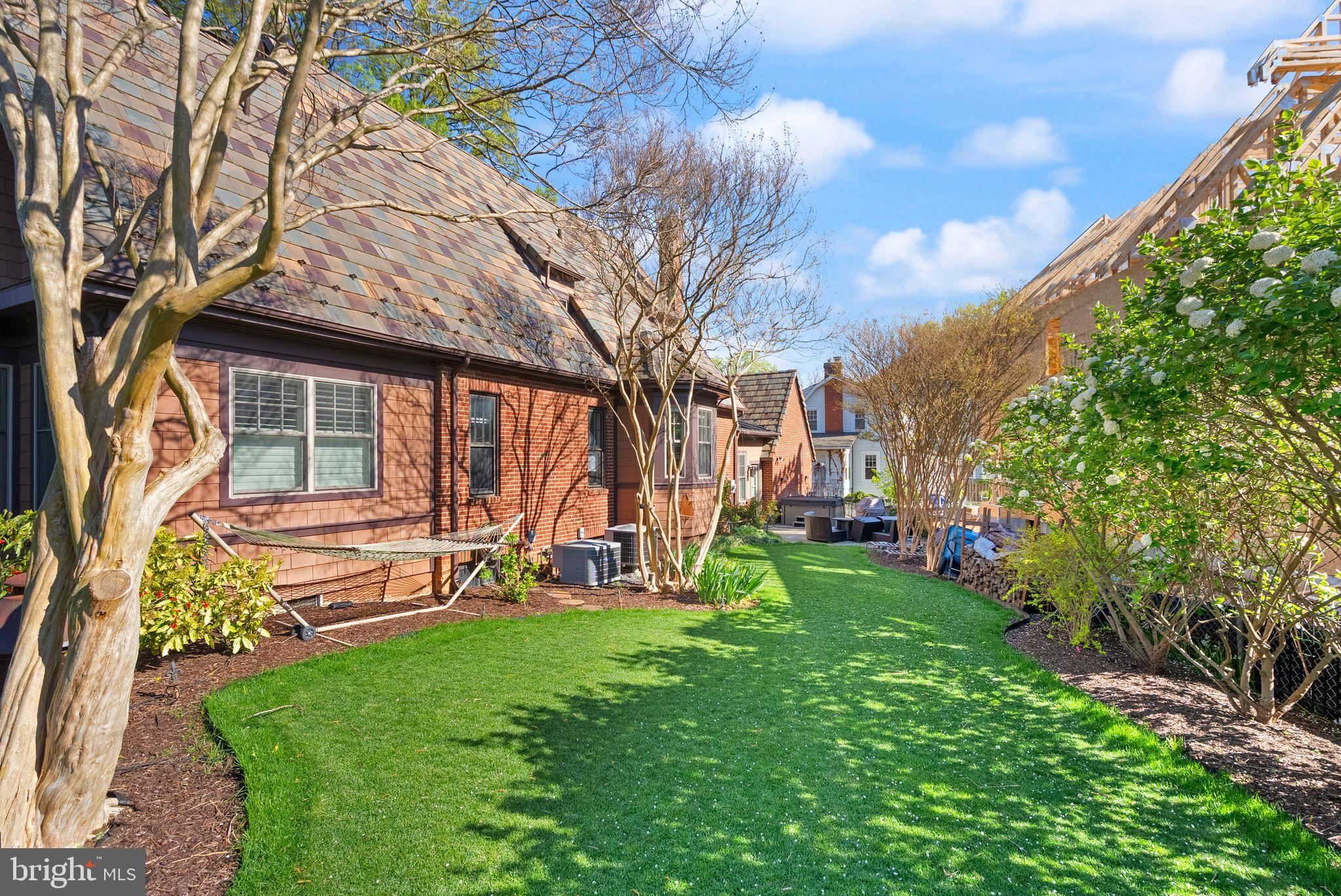 LYON VILLAGE - Residential