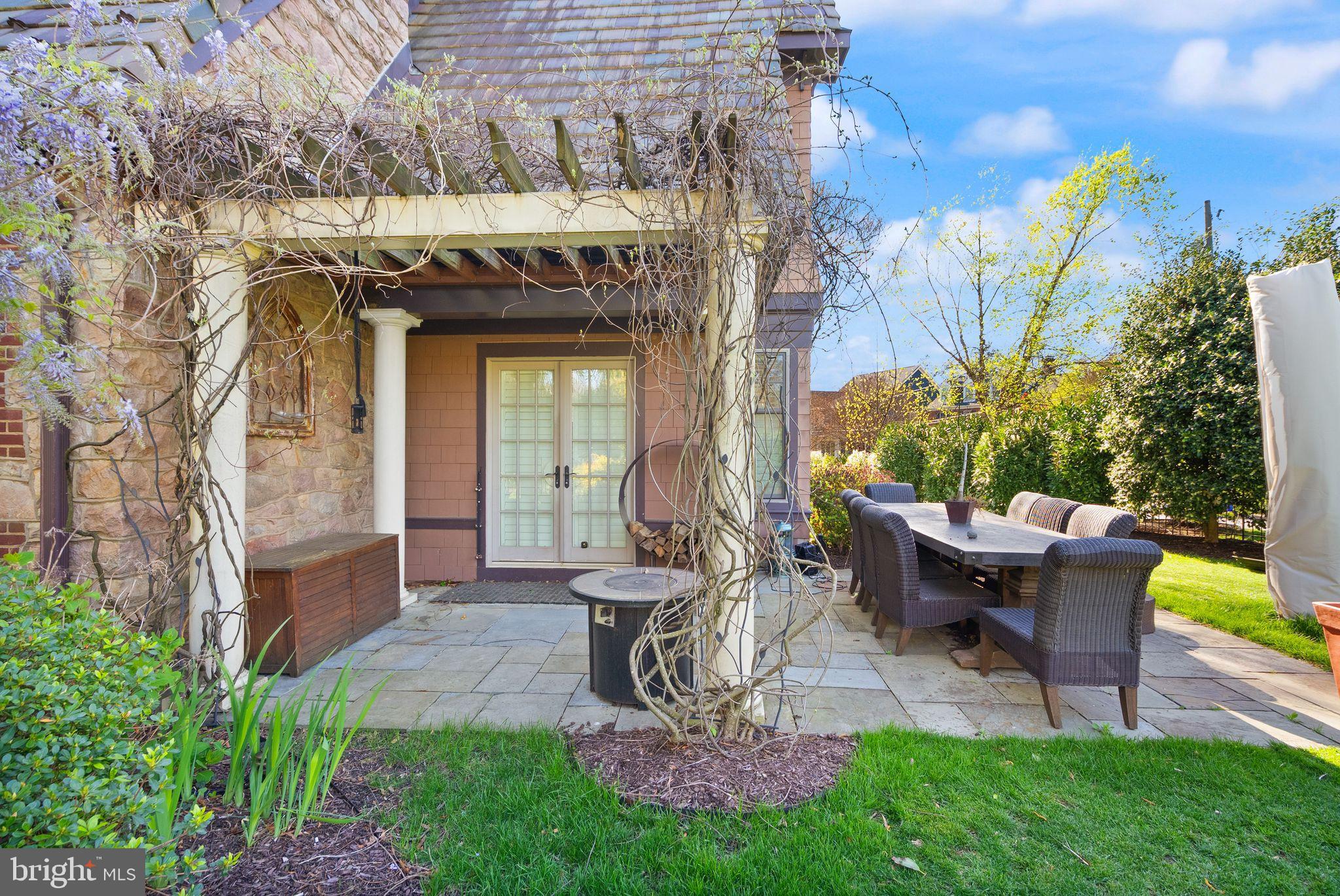 LYON VILLAGE - Residential