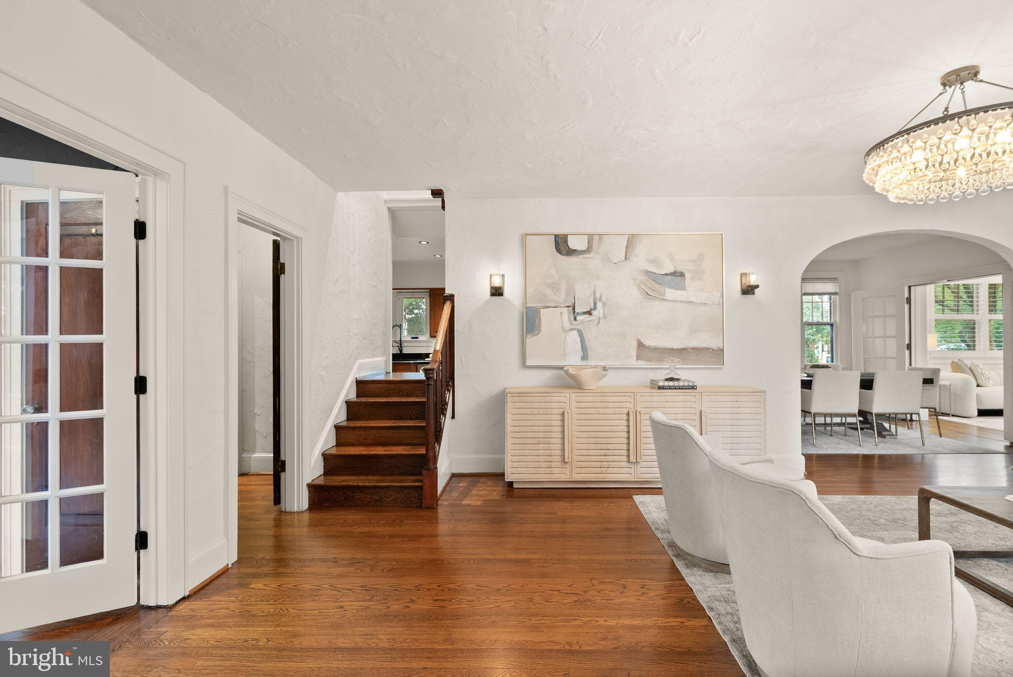 LYON VILLAGE - Residential