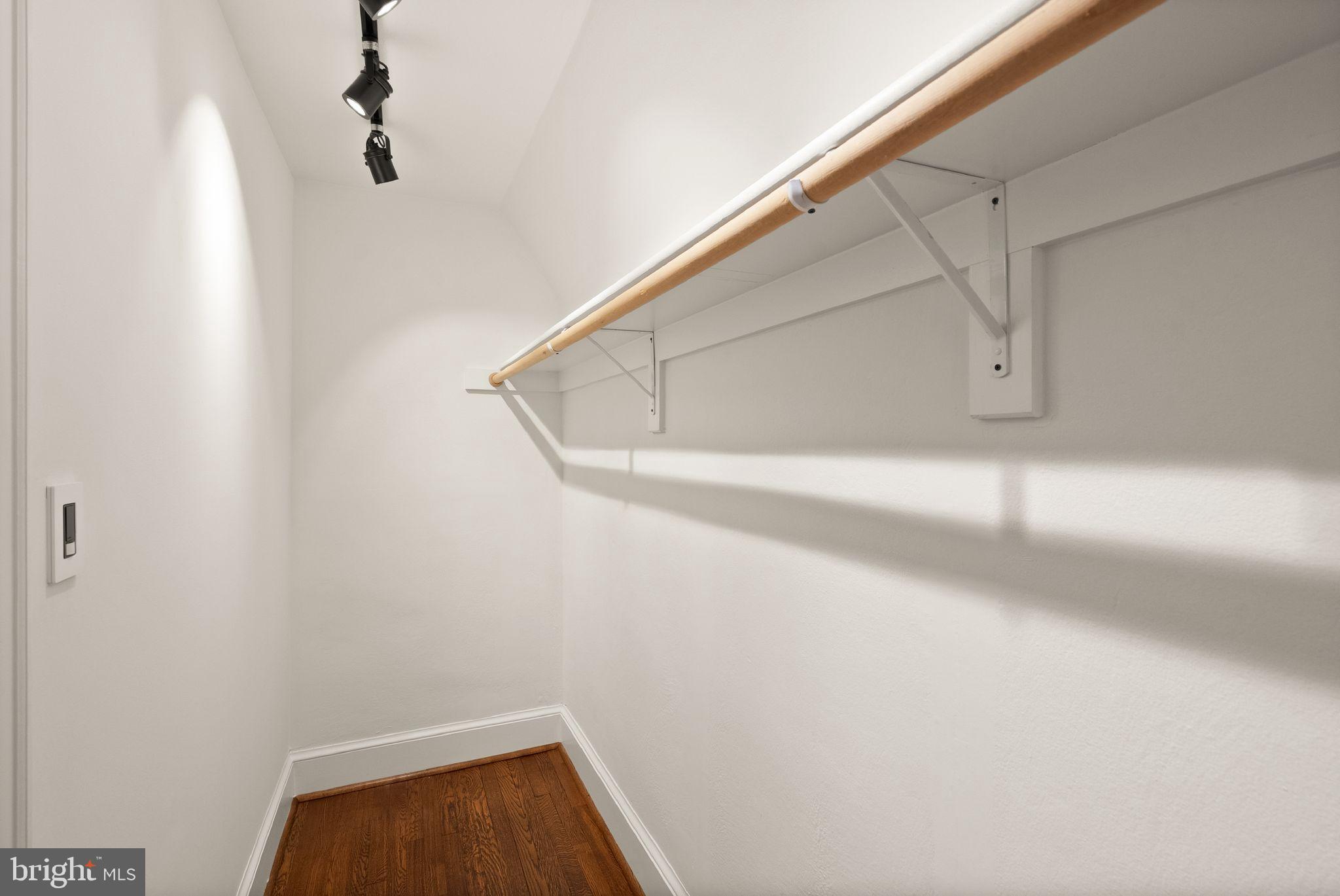 LYON VILLAGE - Residential