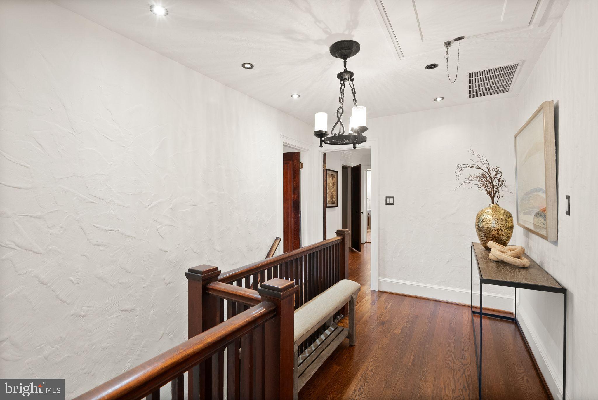 LYON VILLAGE - Residential