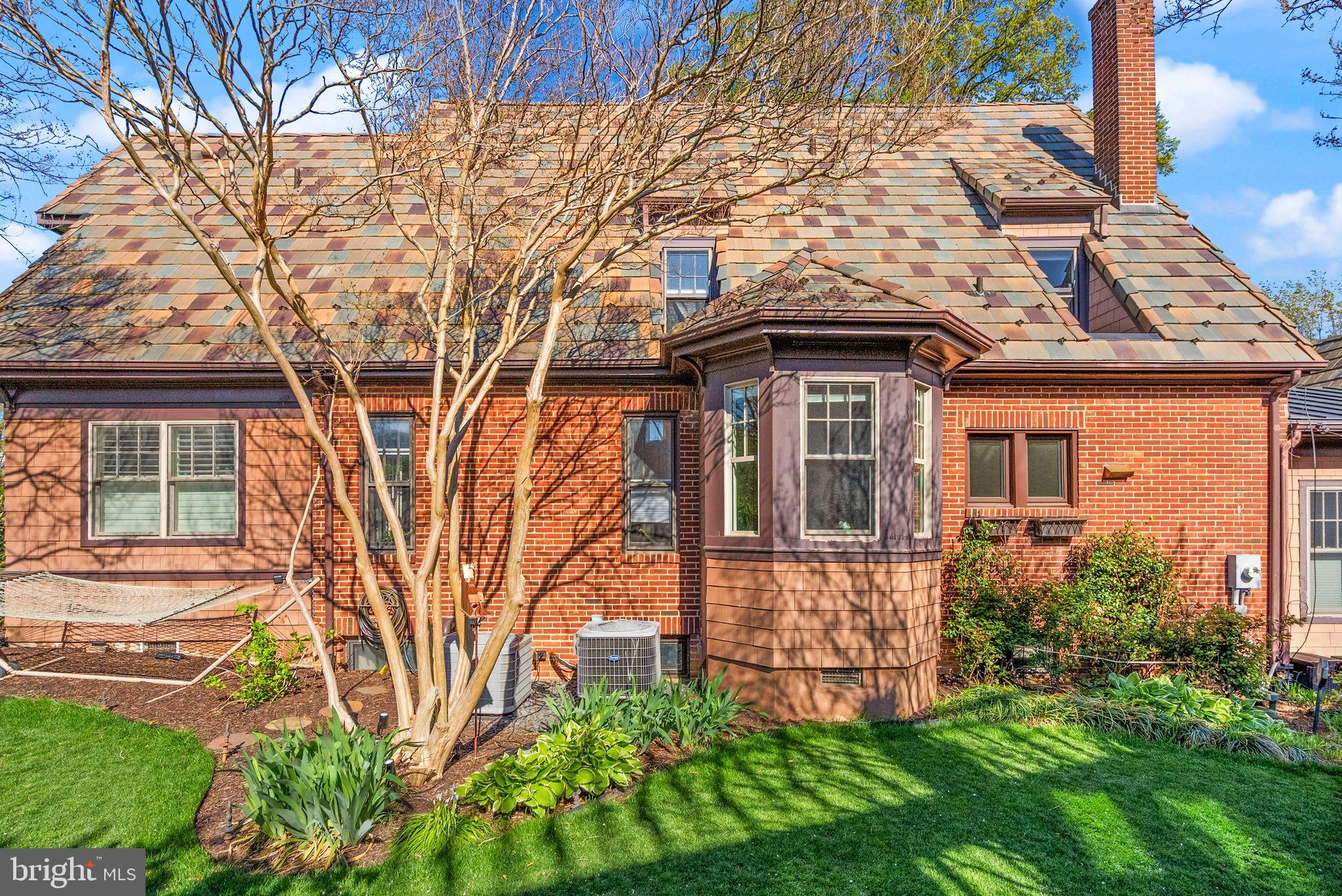 LYON VILLAGE - Residential