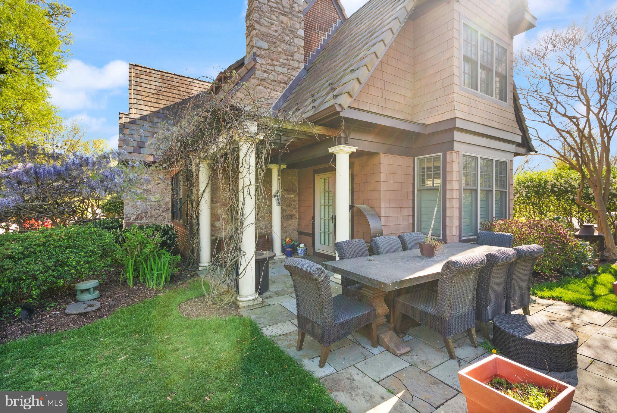 LYON VILLAGE - Residential