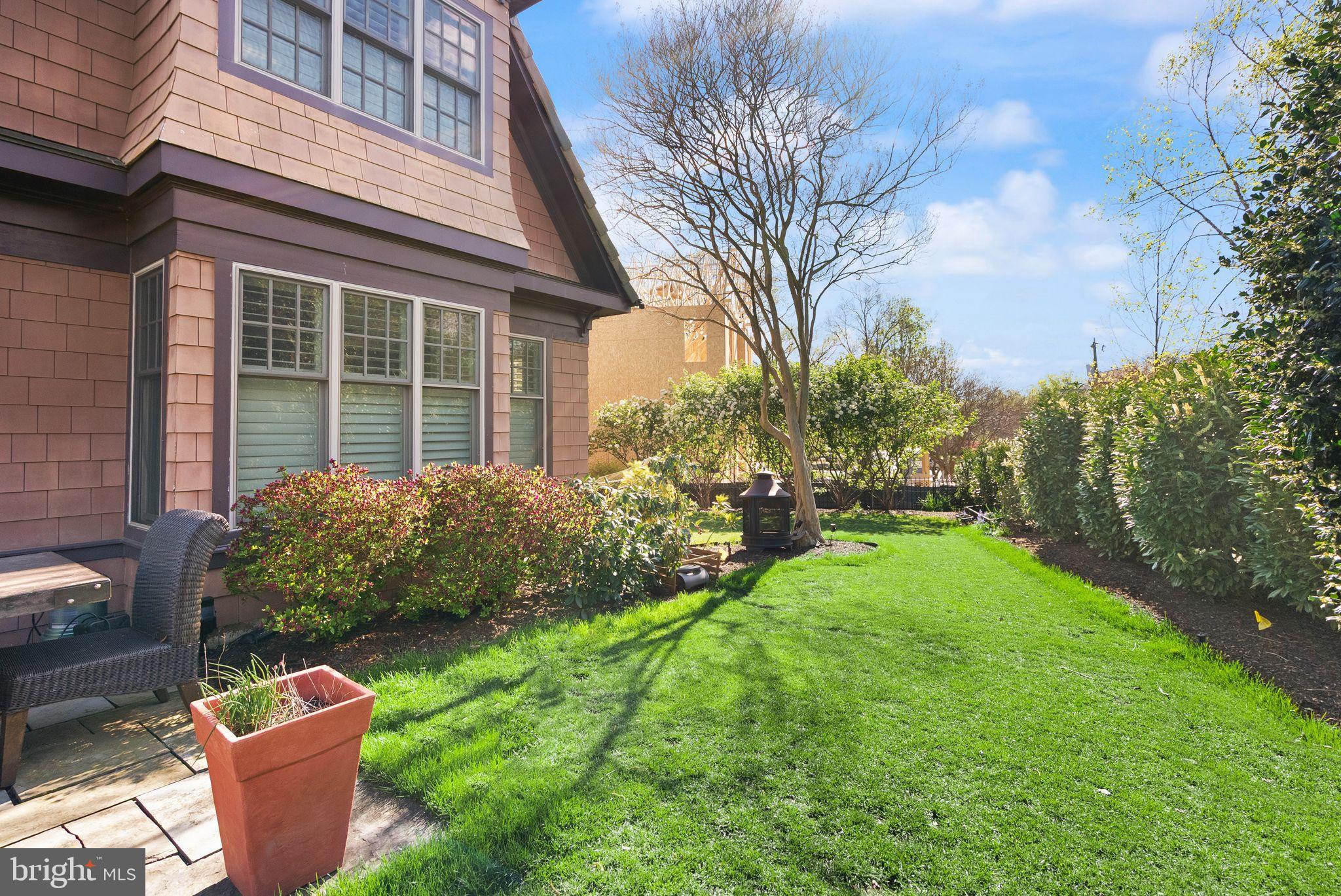 LYON VILLAGE - Residential