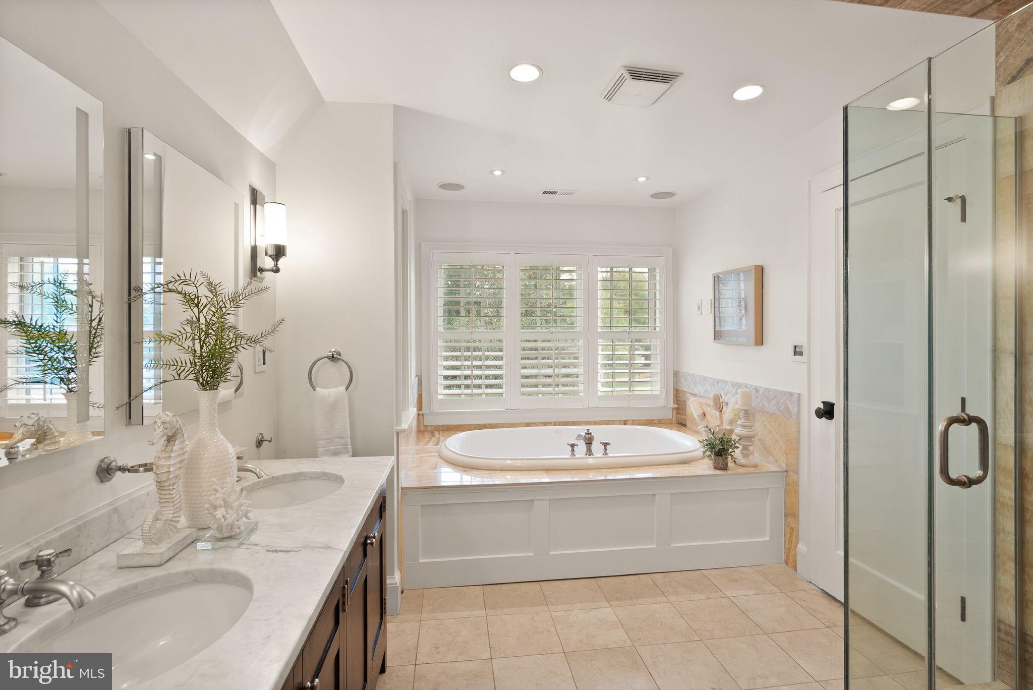 LYON VILLAGE - Residential