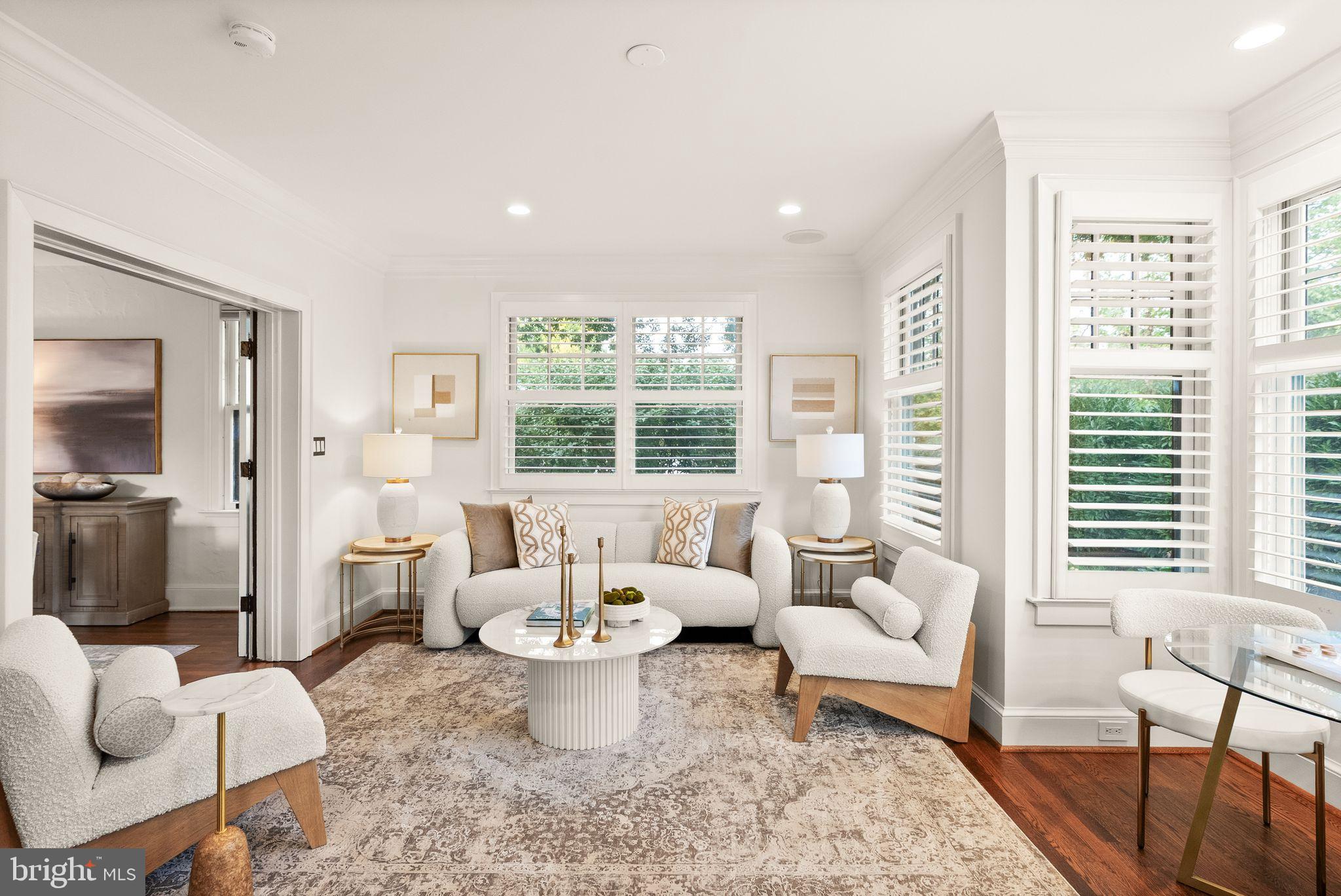 LYON VILLAGE - Residential