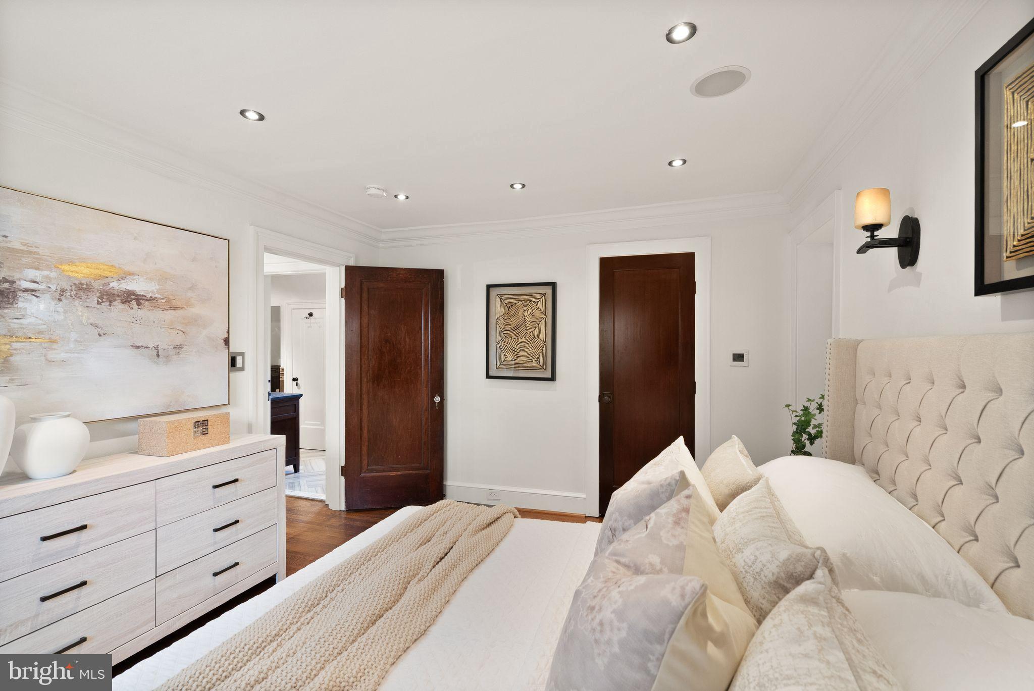 LYON VILLAGE - Residential