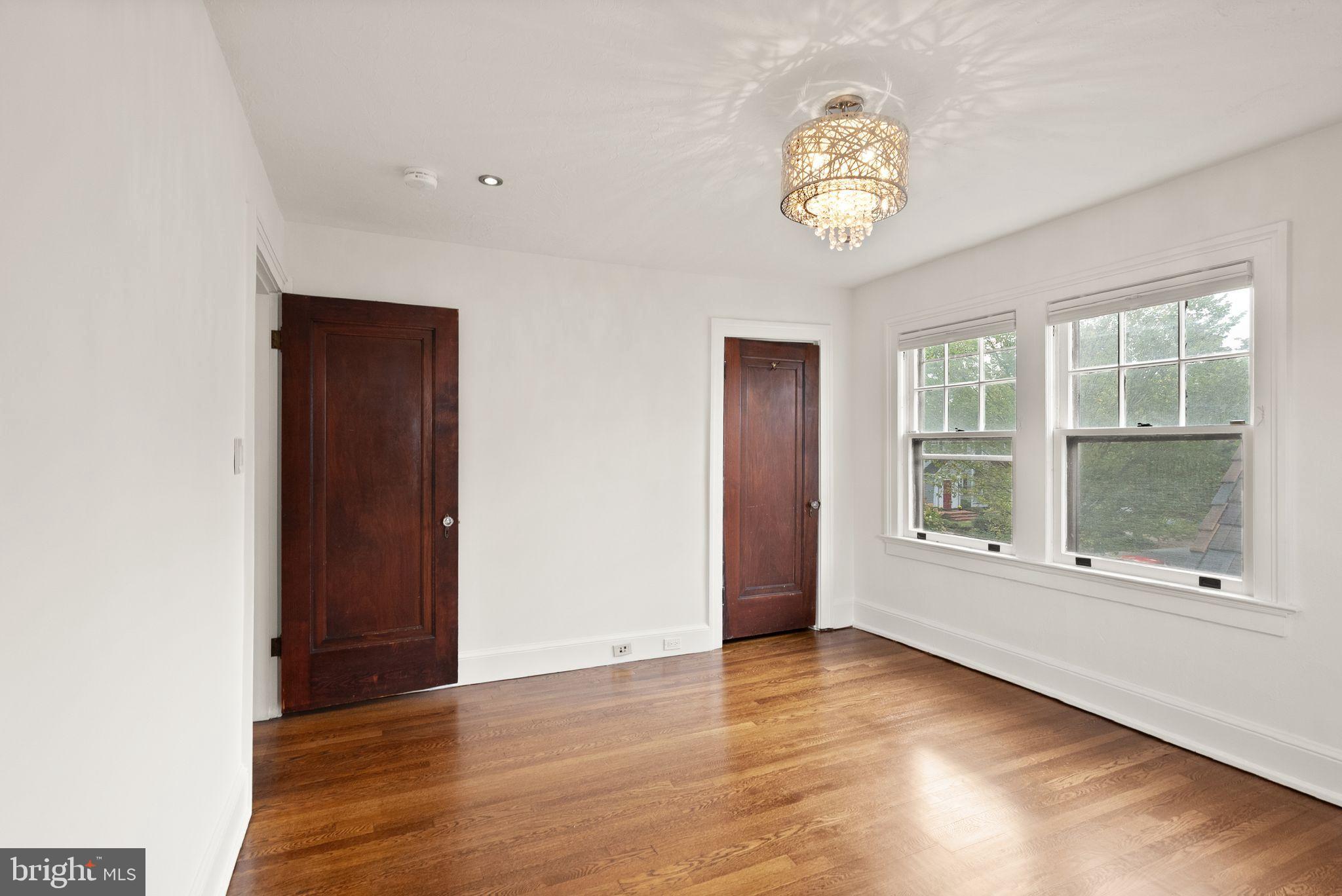 LYON VILLAGE - Residential