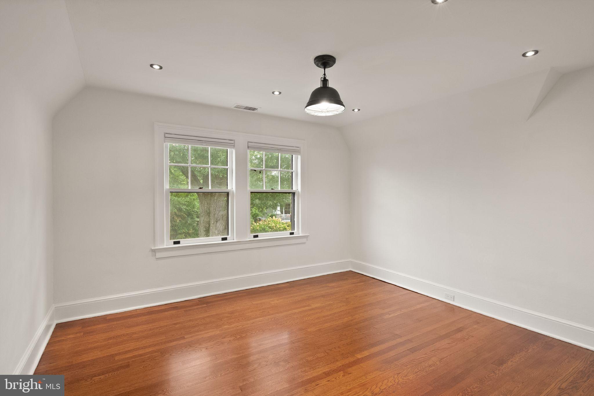 LYON VILLAGE - Residential