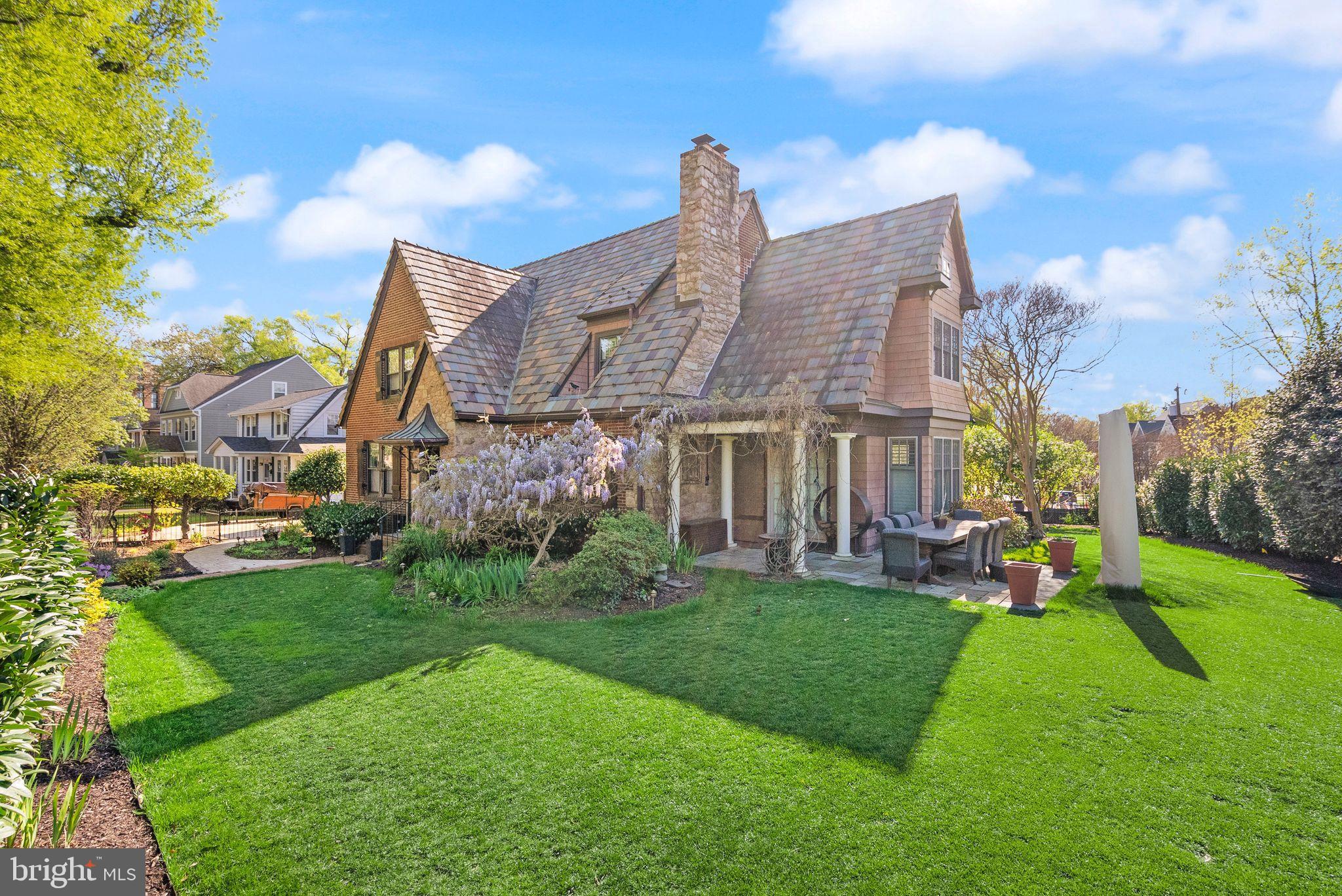 LYON VILLAGE - Residential