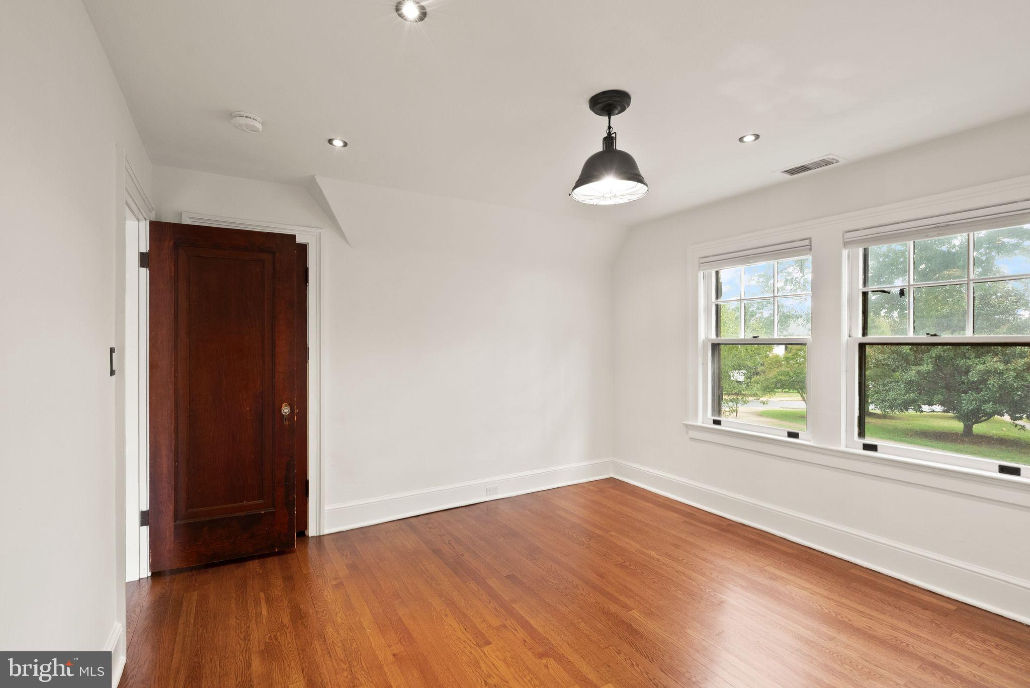 LYON VILLAGE - Residential