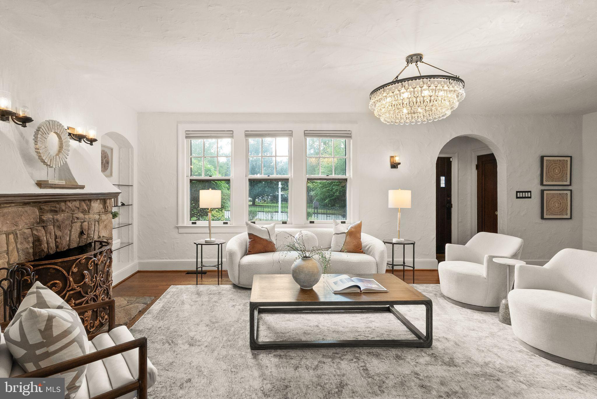 LYON VILLAGE - Residential