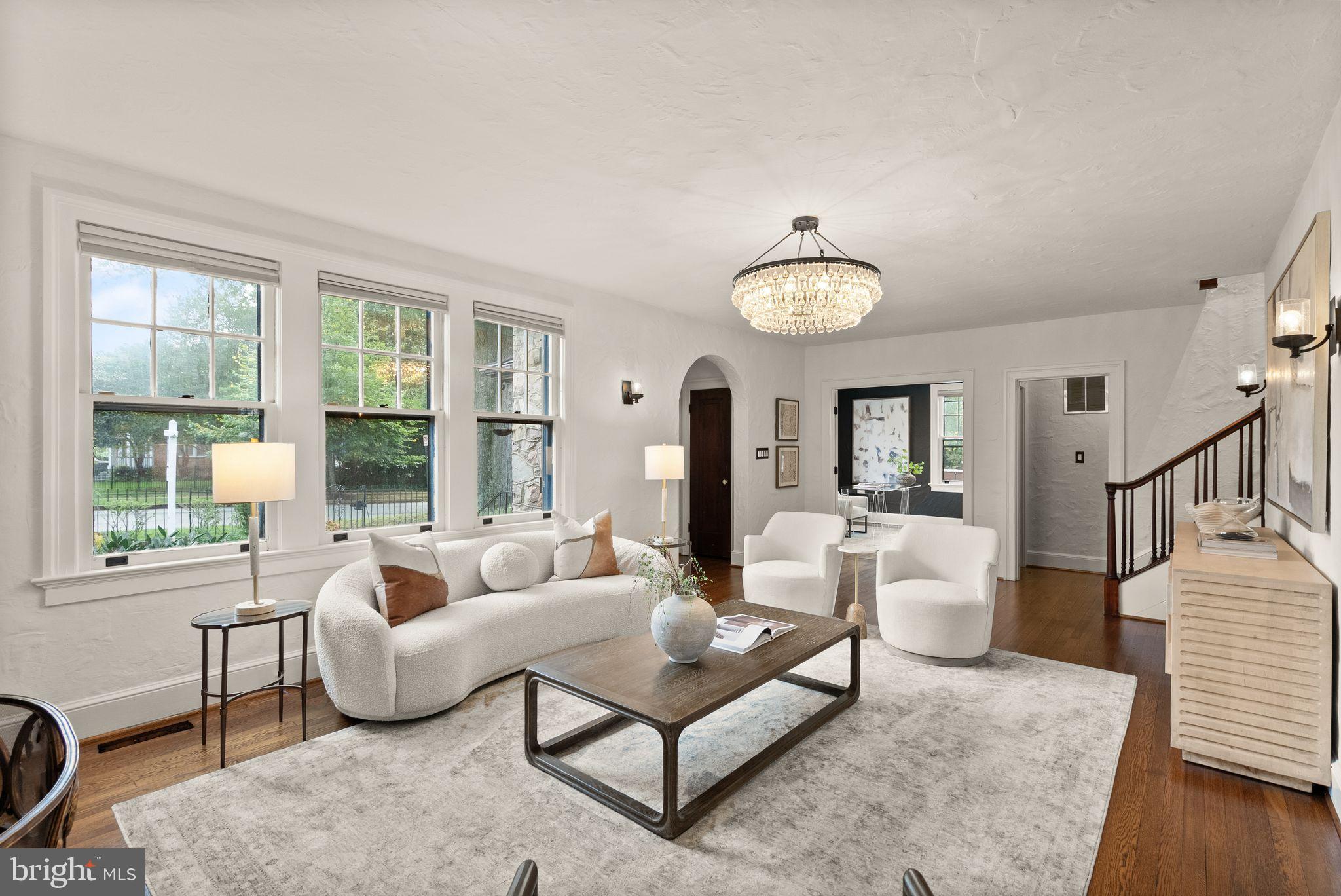 LYON VILLAGE - Residential