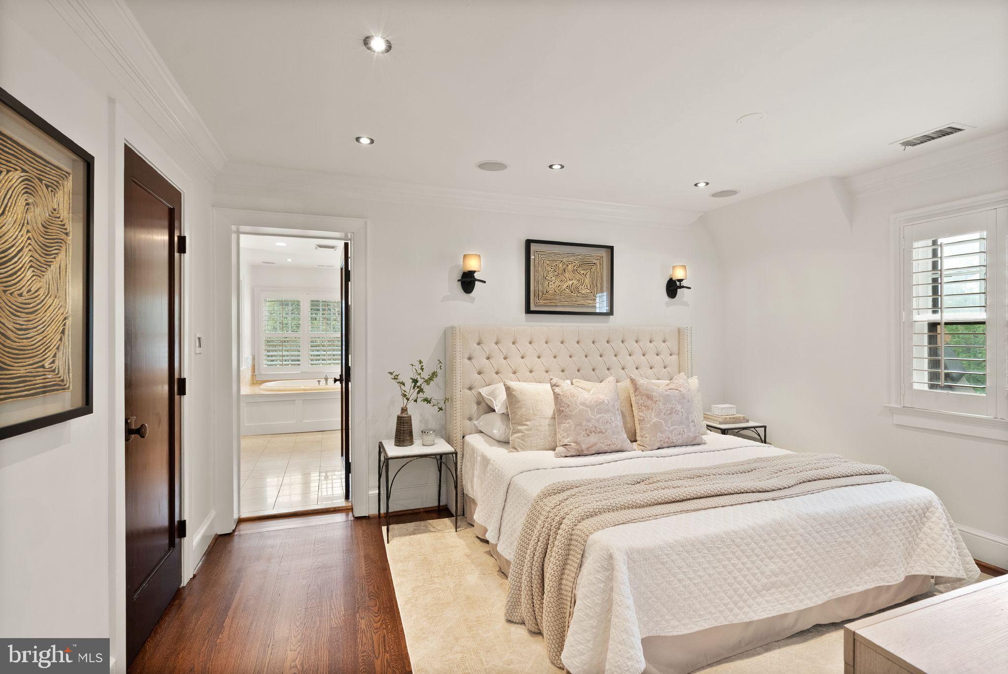 LYON VILLAGE - Residential